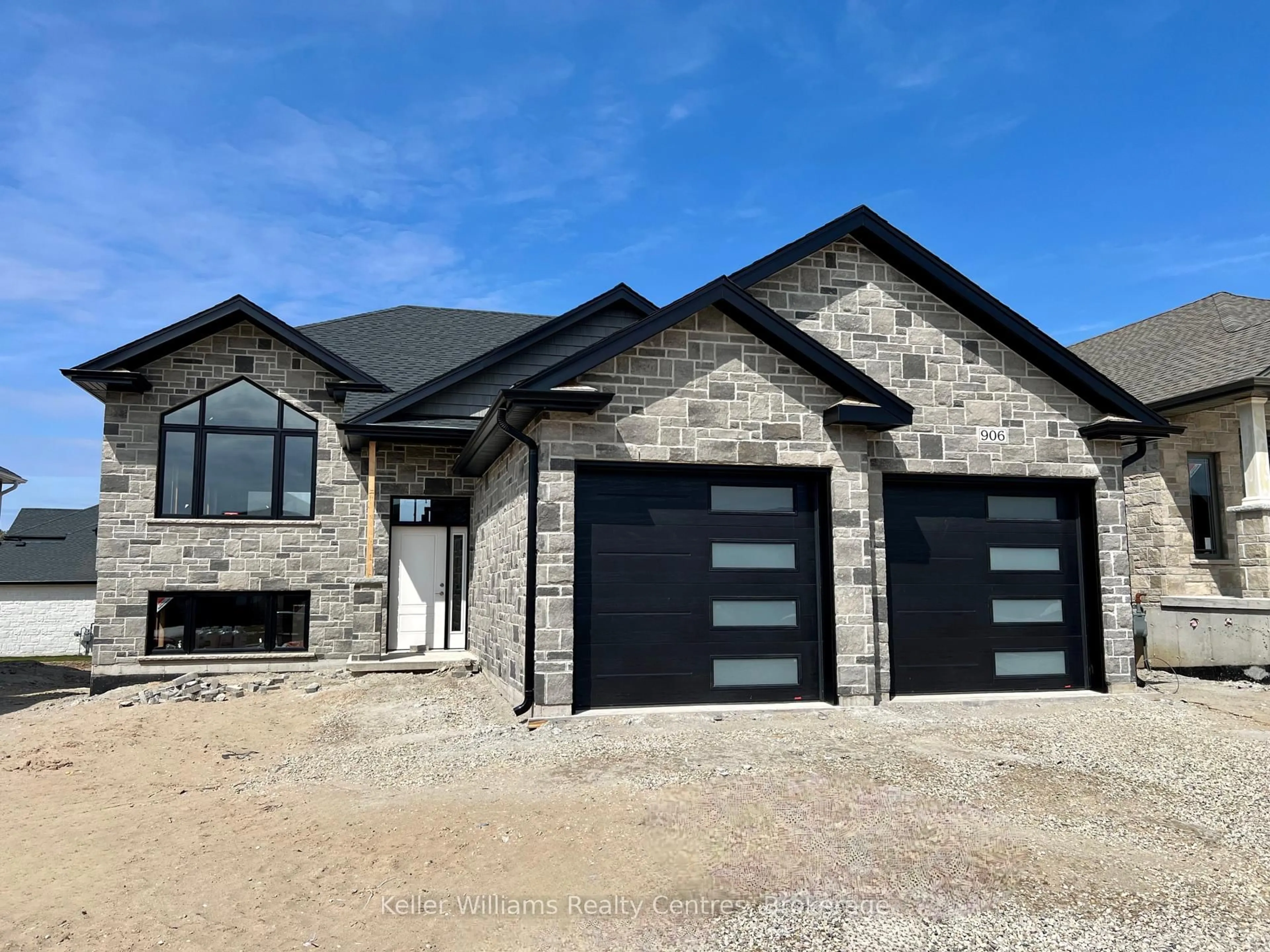 Home with brick exterior material, street for 906 13TH St, Hanover Ontario N4N 3B8