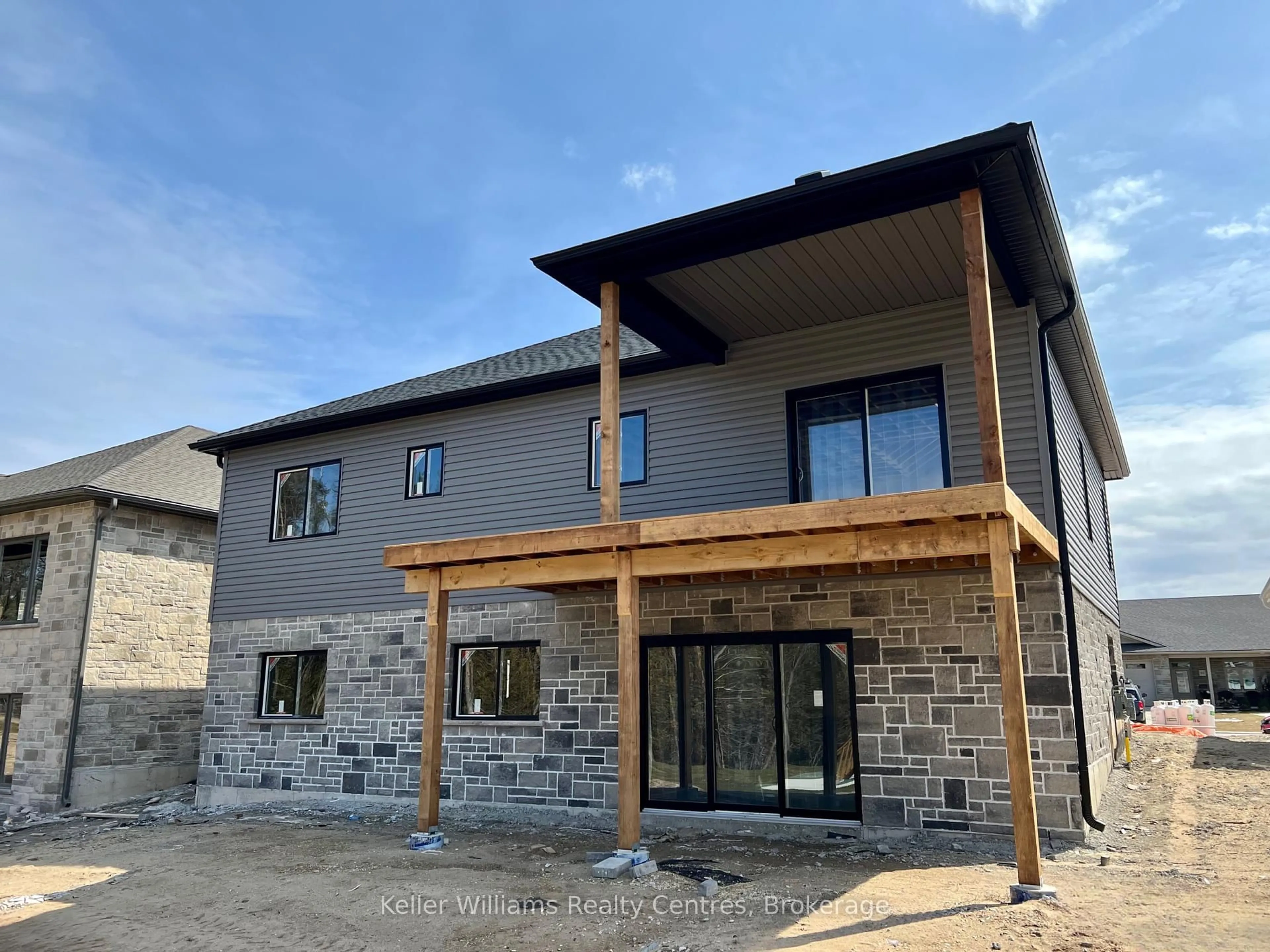 Home with brick exterior material, building for 906 13TH St, Hanover Ontario N4N 3B8