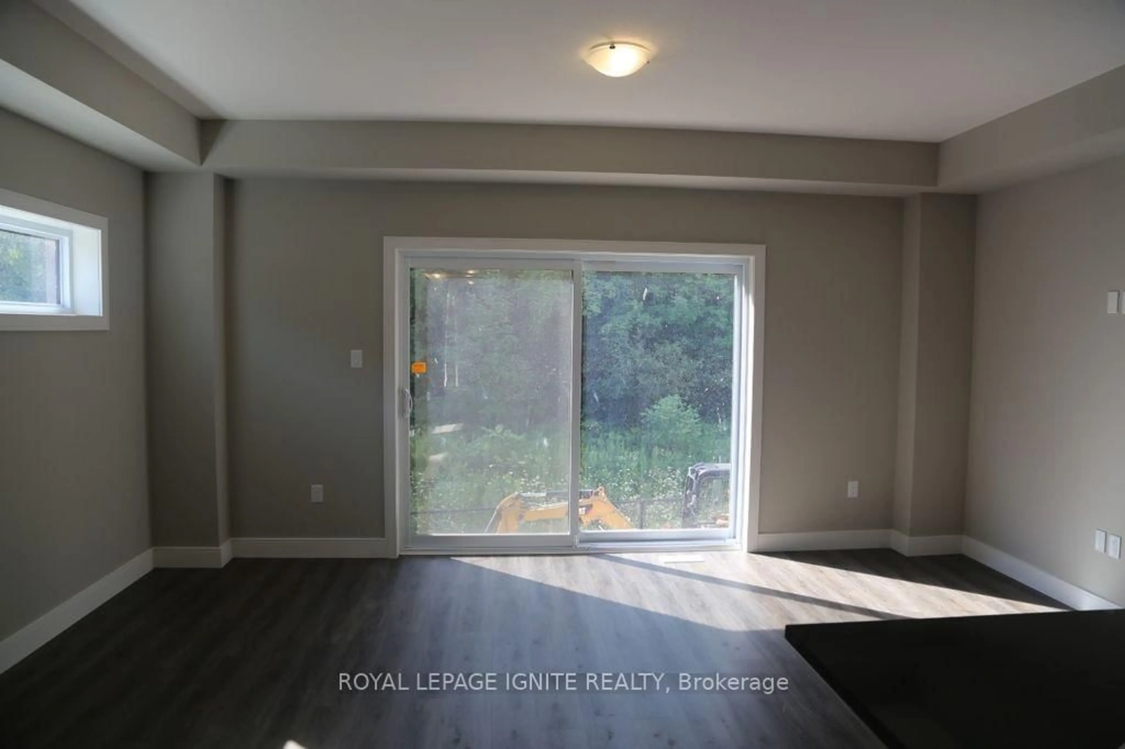 A pic of a room for 898 Robert Ferrie Dr, Kitchener Ontario N2R 0P2