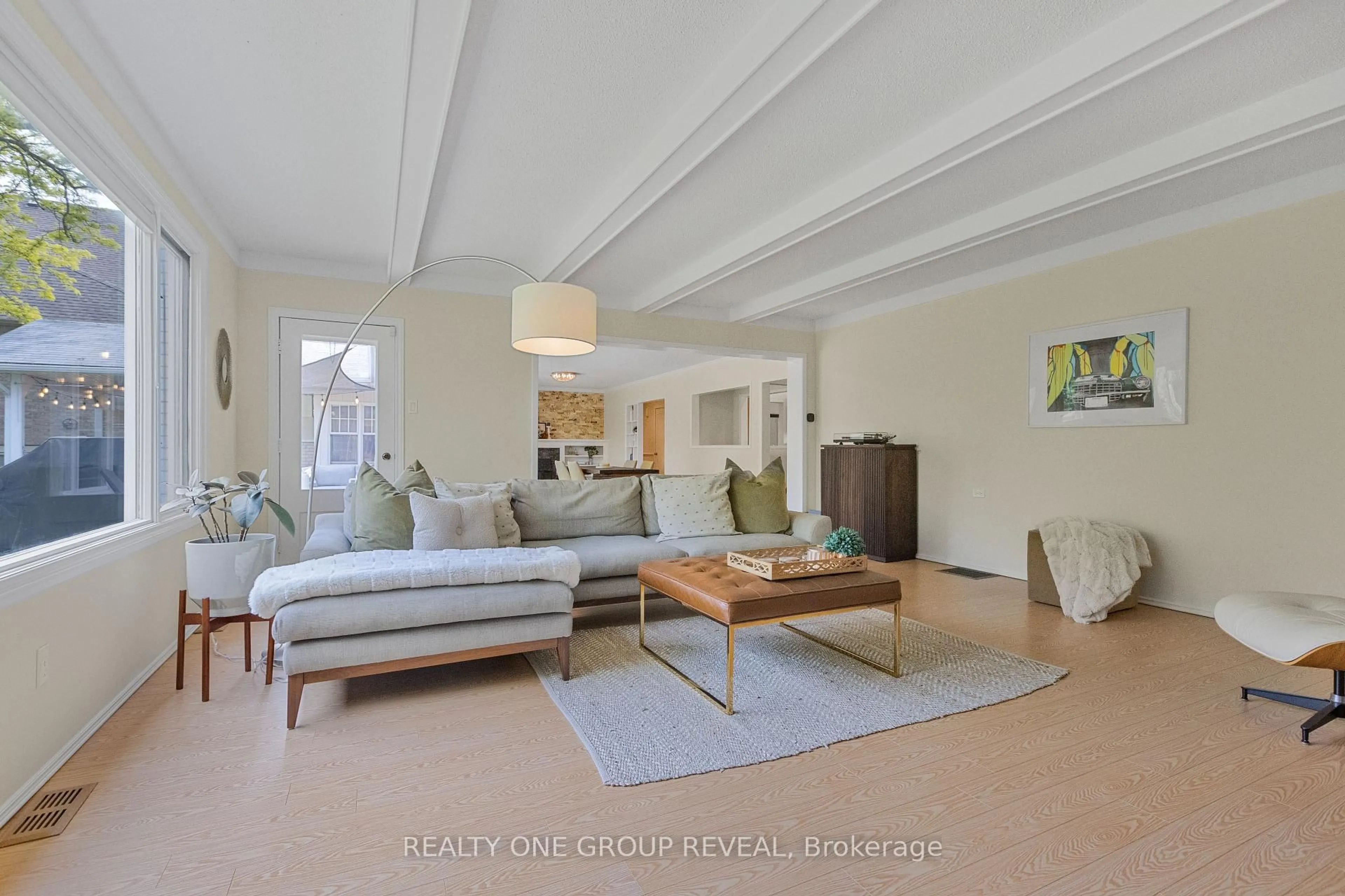 Living room with furniture, unknown for 120 Riverbank Dr, Cambridge Ontario N3H 4R6