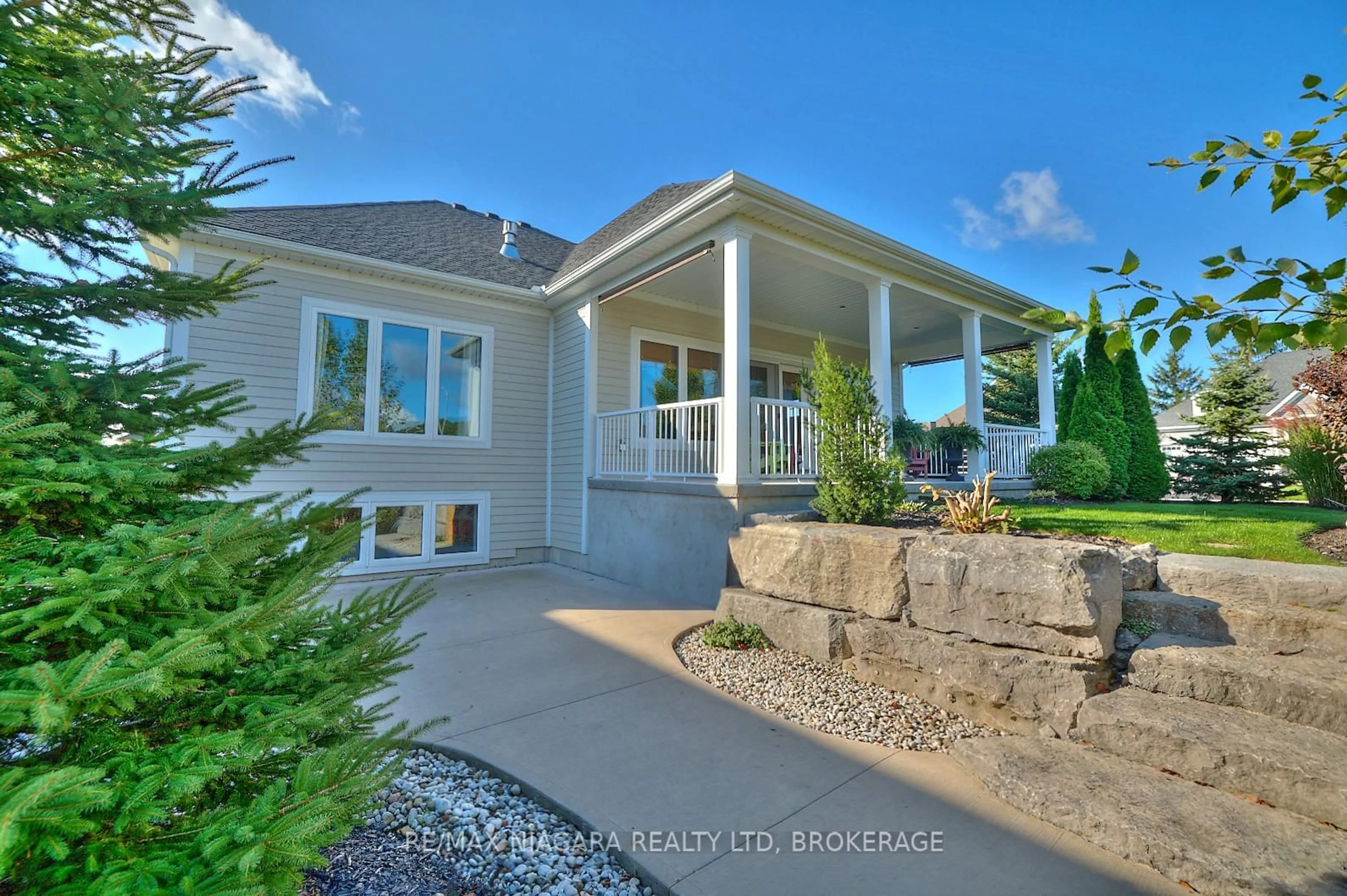 Home with vinyl exterior material, unknown for 6 Derbyshire Dr, Fort Erie Ontario L0S 1N0