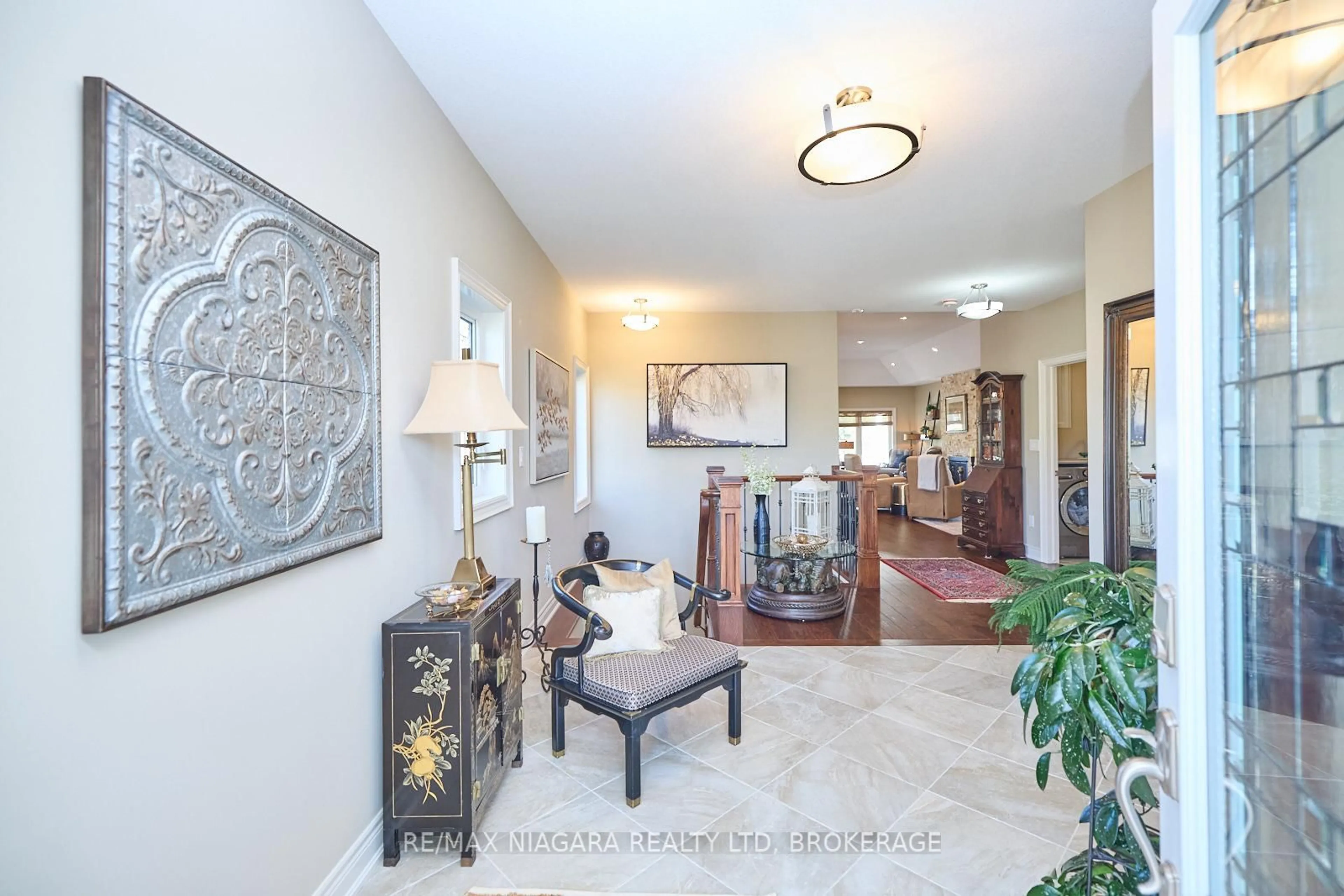 Indoor foyer for 6 Derbyshire Dr, Fort Erie Ontario L0S 1N0