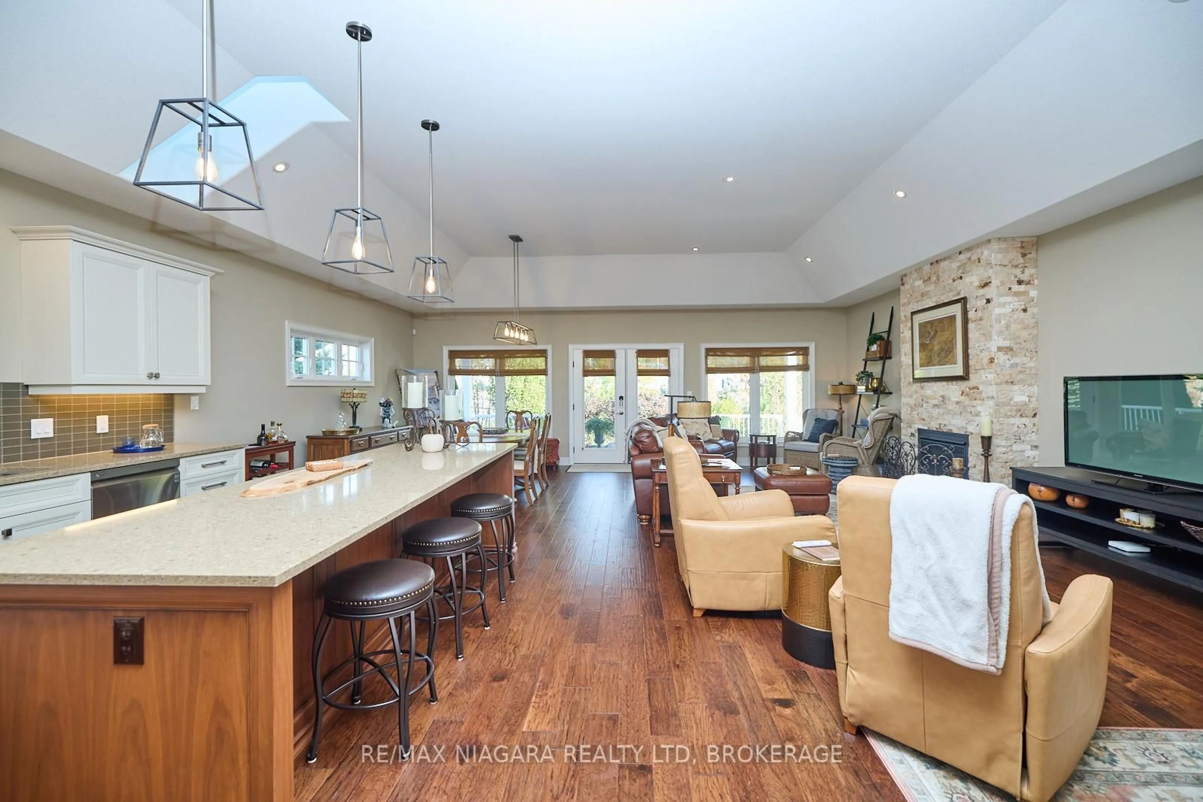 Open concept kitchen, unknown for 6 Derbyshire Dr, Fort Erie Ontario L0S 1N0
