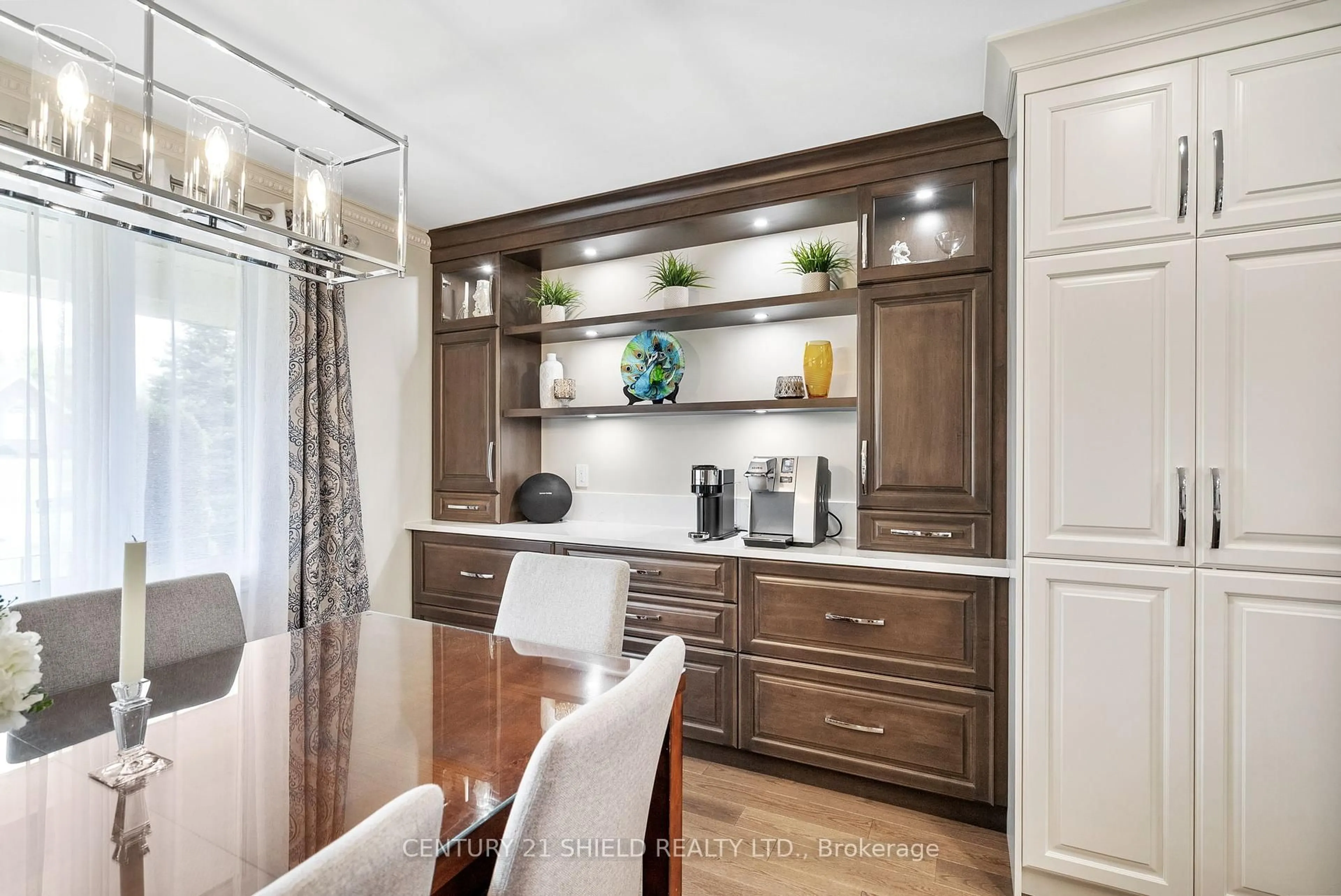 Contemporary kitchen, wood/laminate floor for 5503 Cedar View Dr, South Stormont Ontario K0C 1P0