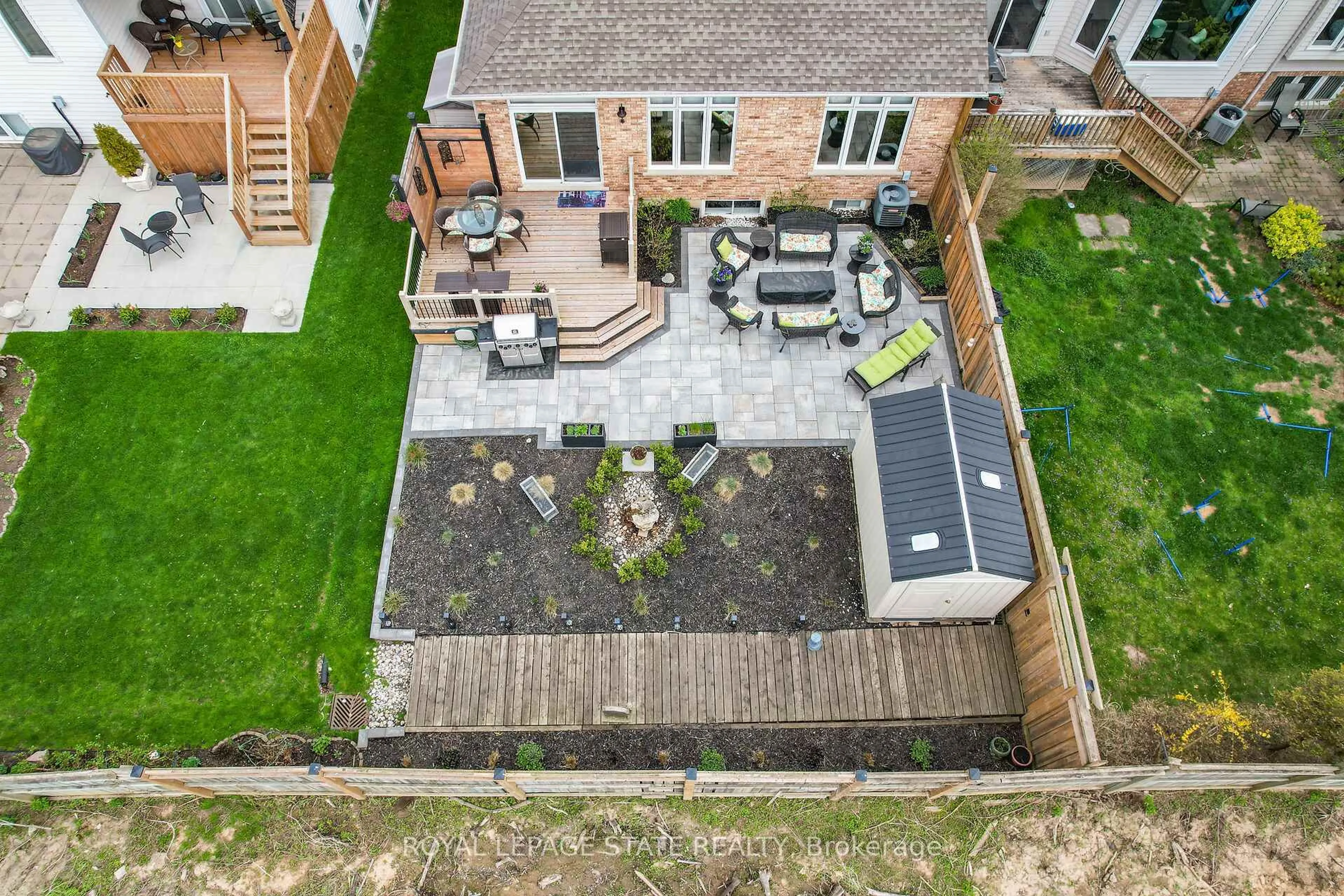 Patio, street for 3394 Dustan St, Lincoln Ontario L0R 2E0