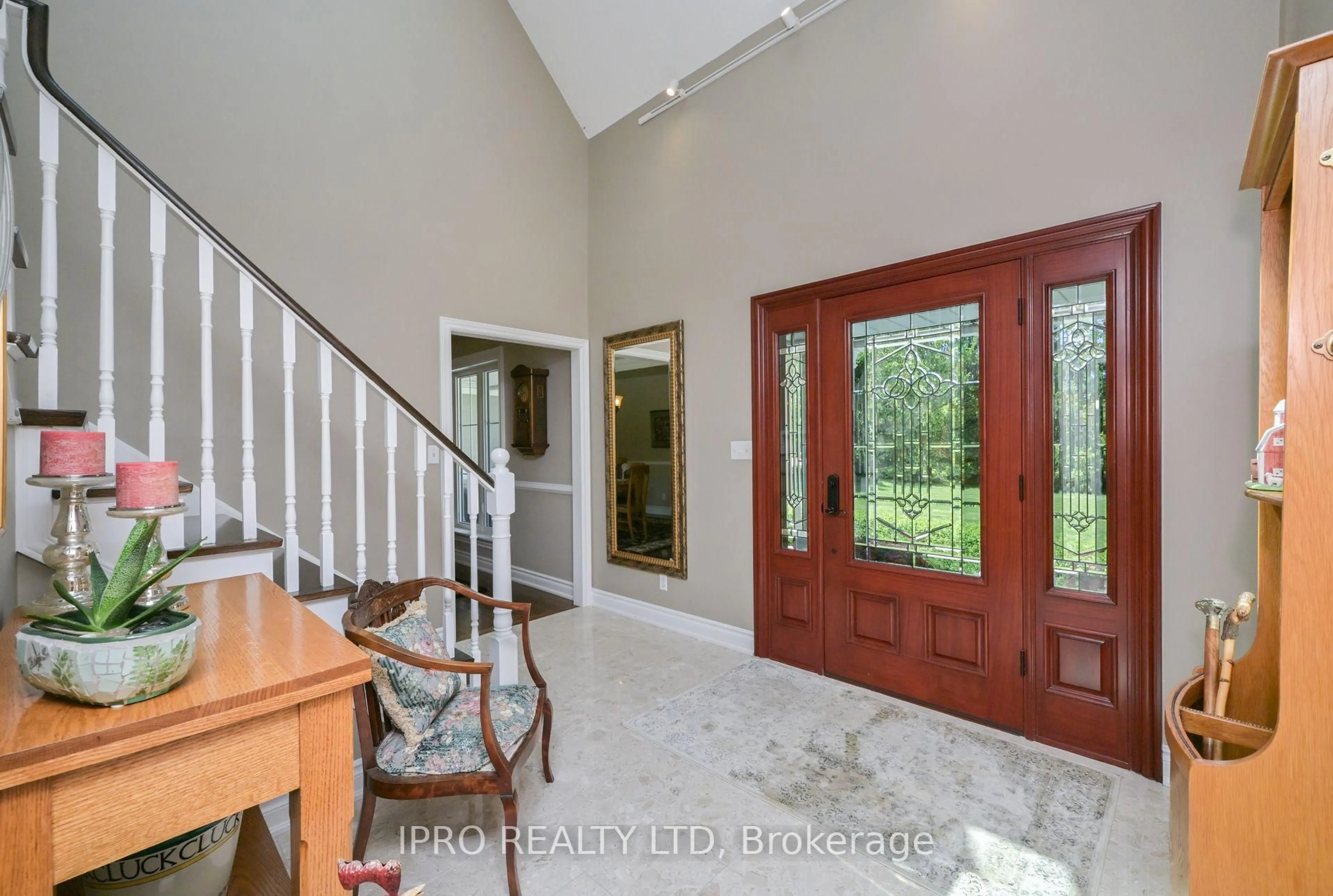 Indoor entryway for 5263 tenth Line, Erin Ontario N0B 1T0