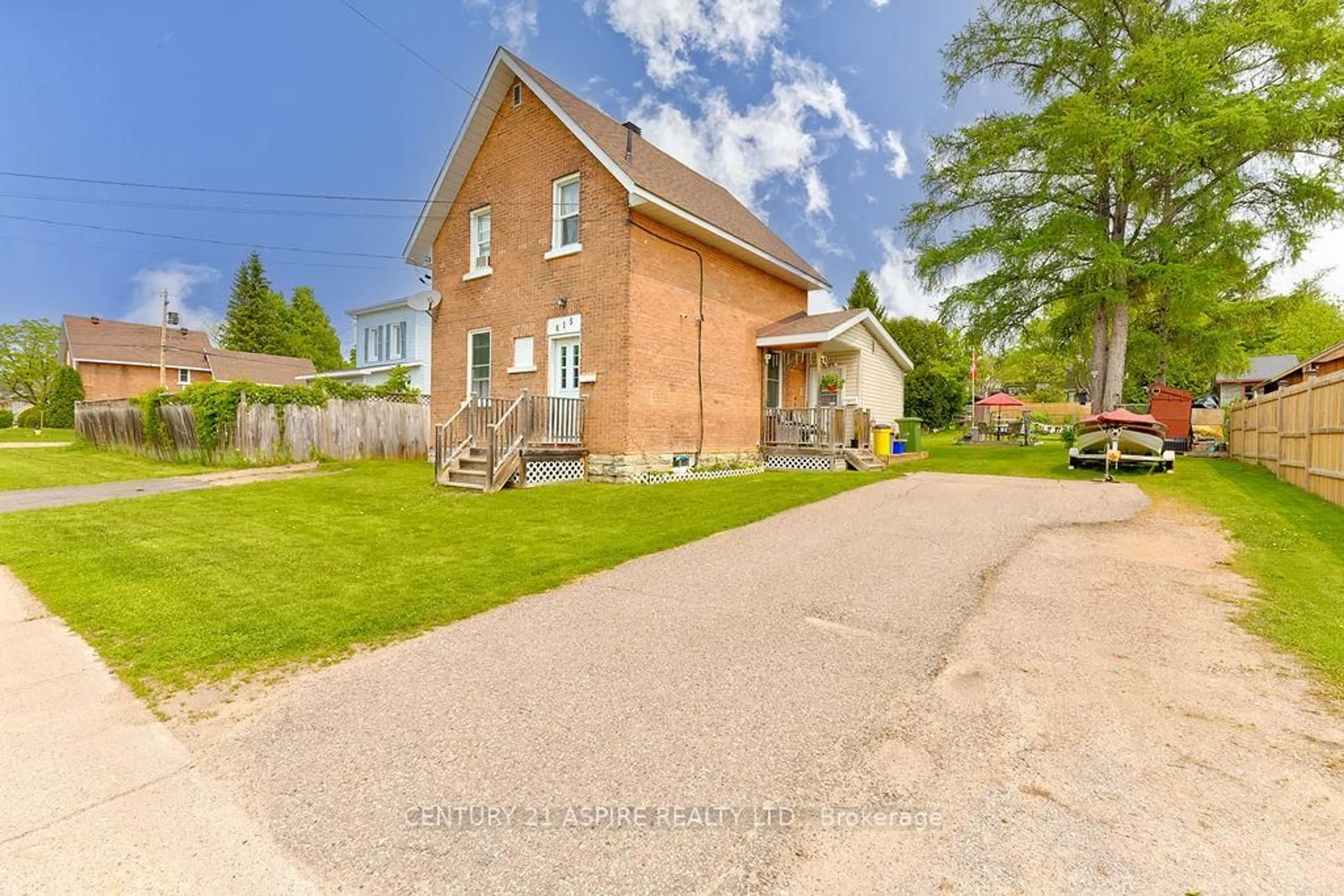 A pic from outside/outdoor area/front of a property/back of a property/a pic from drone, street for 615 River Rd, Pembroke Ontario K8A 1A4