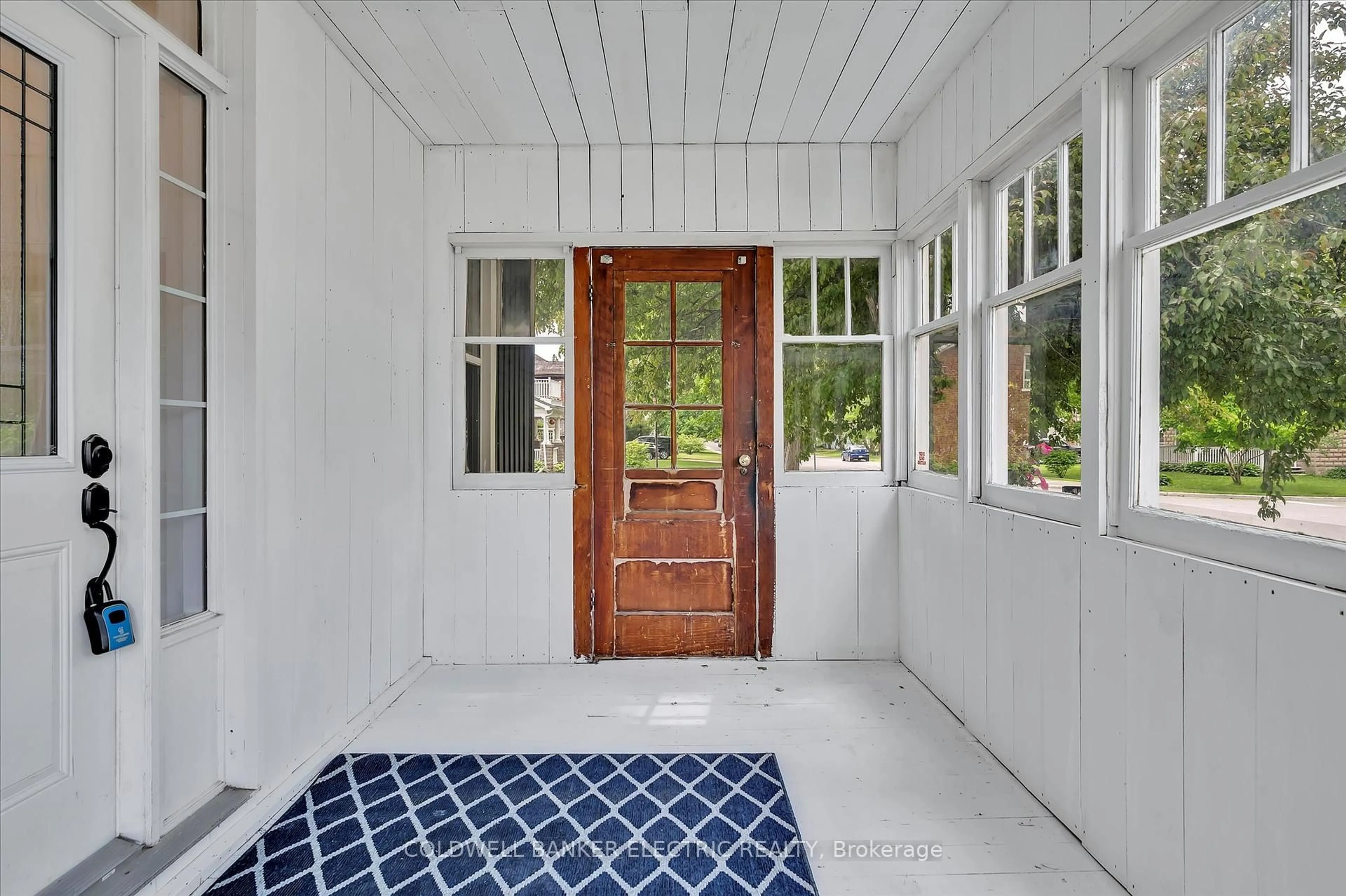 Indoor entryway for 65 Queen St, Asphodel-Norwood Ontario K0L 2V0