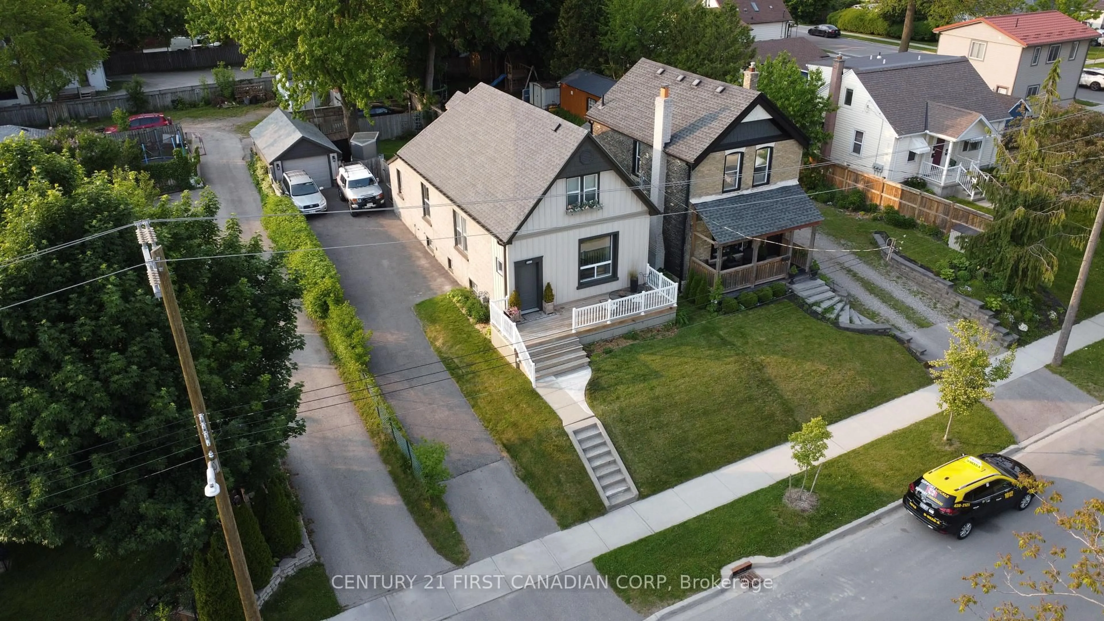 A pic from outside/outdoor area/front of a property/back of a property/a pic from drone, street for 366 Salisbury St, London East Ontario N5Y 3B1