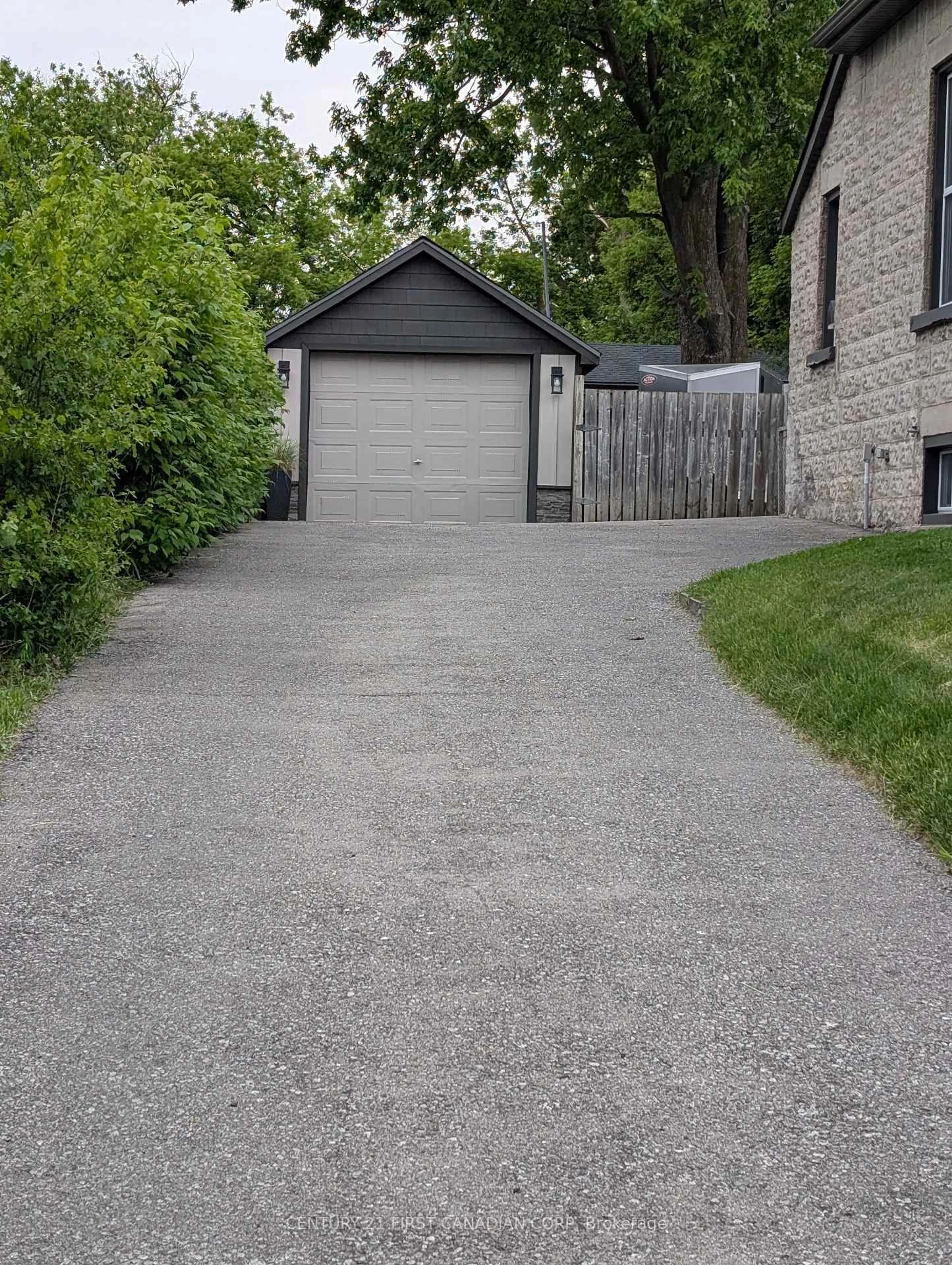 Unknown for 366 Salisbury St, London East Ontario N5Y 3B1