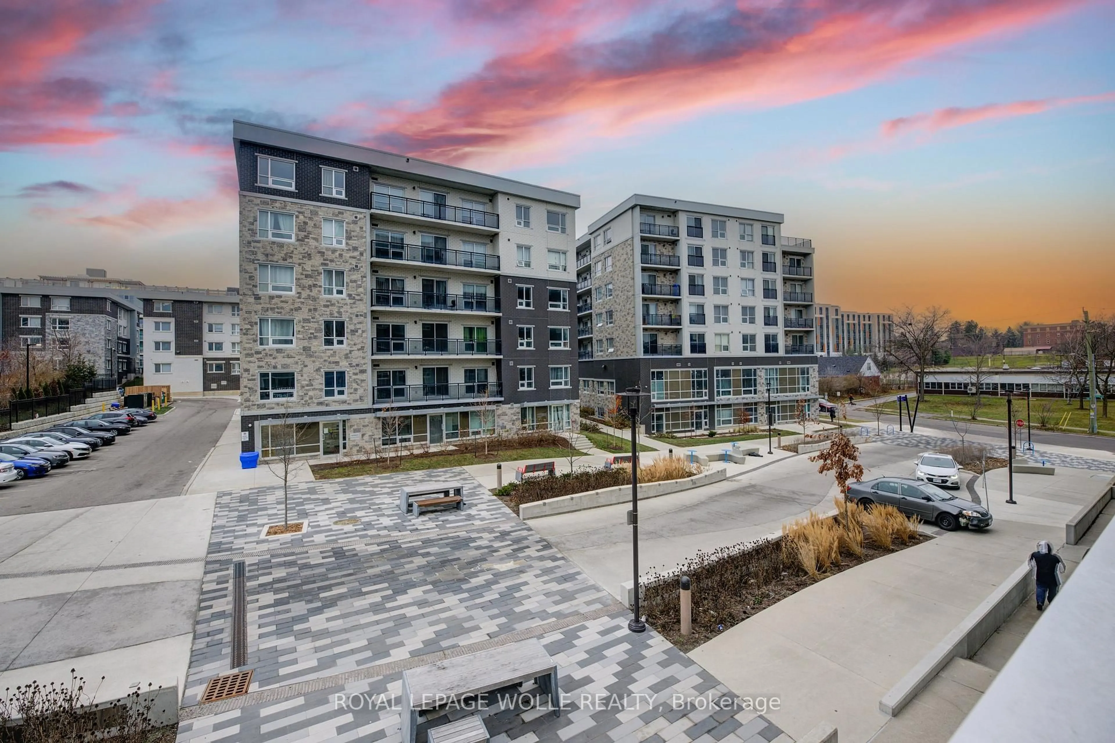 A pic from outside/outdoor area/front of a property/back of a property/a pic from drone, city buildings view from balcony for 62 Balsam St #H201, Waterloo Ontario N2L 3H2