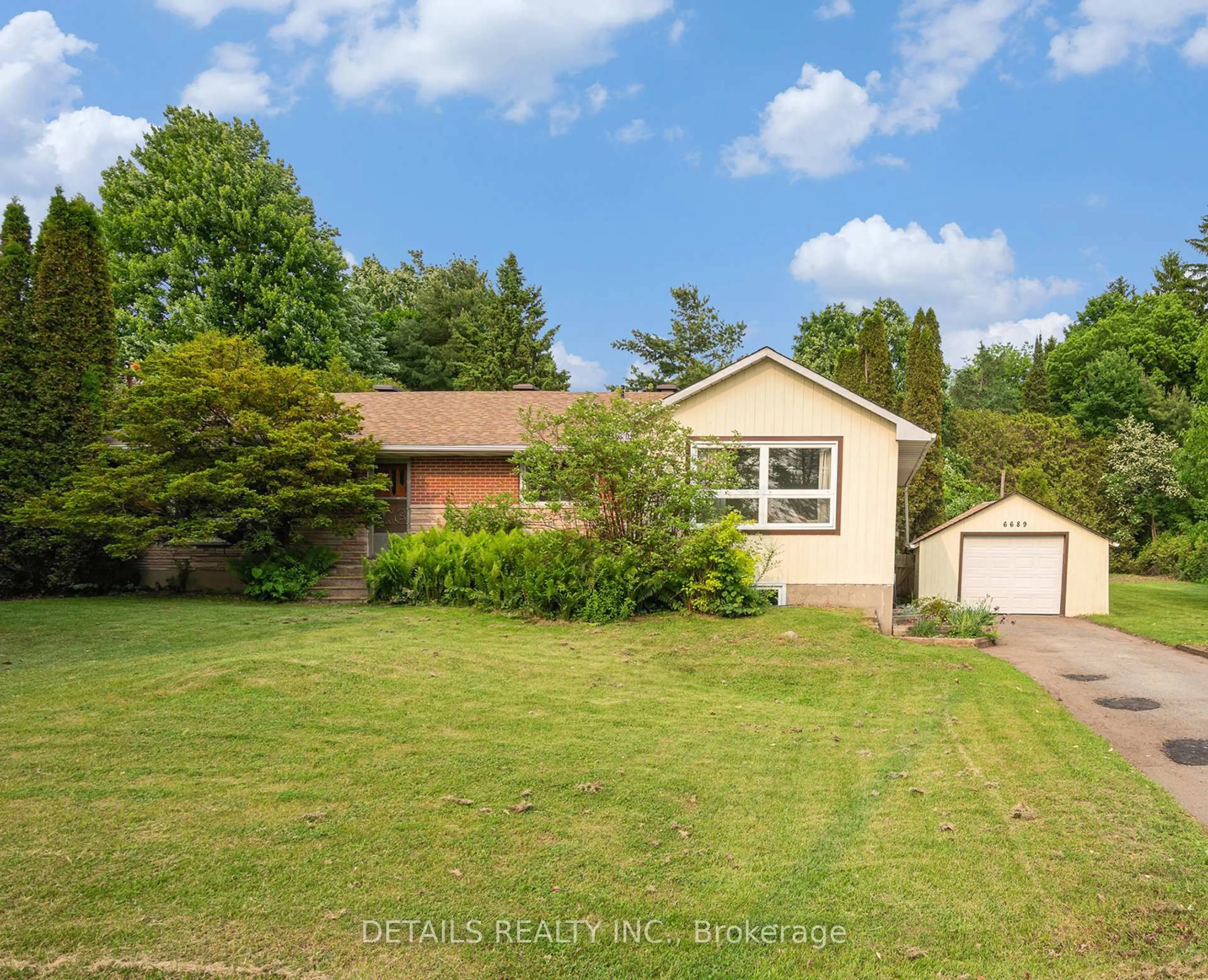 A pic from outside/outdoor area/front of a property/back of a property/a pic from drone, street for 6689 Rideau Valley Dr, Kars Ontario K0A 2E0