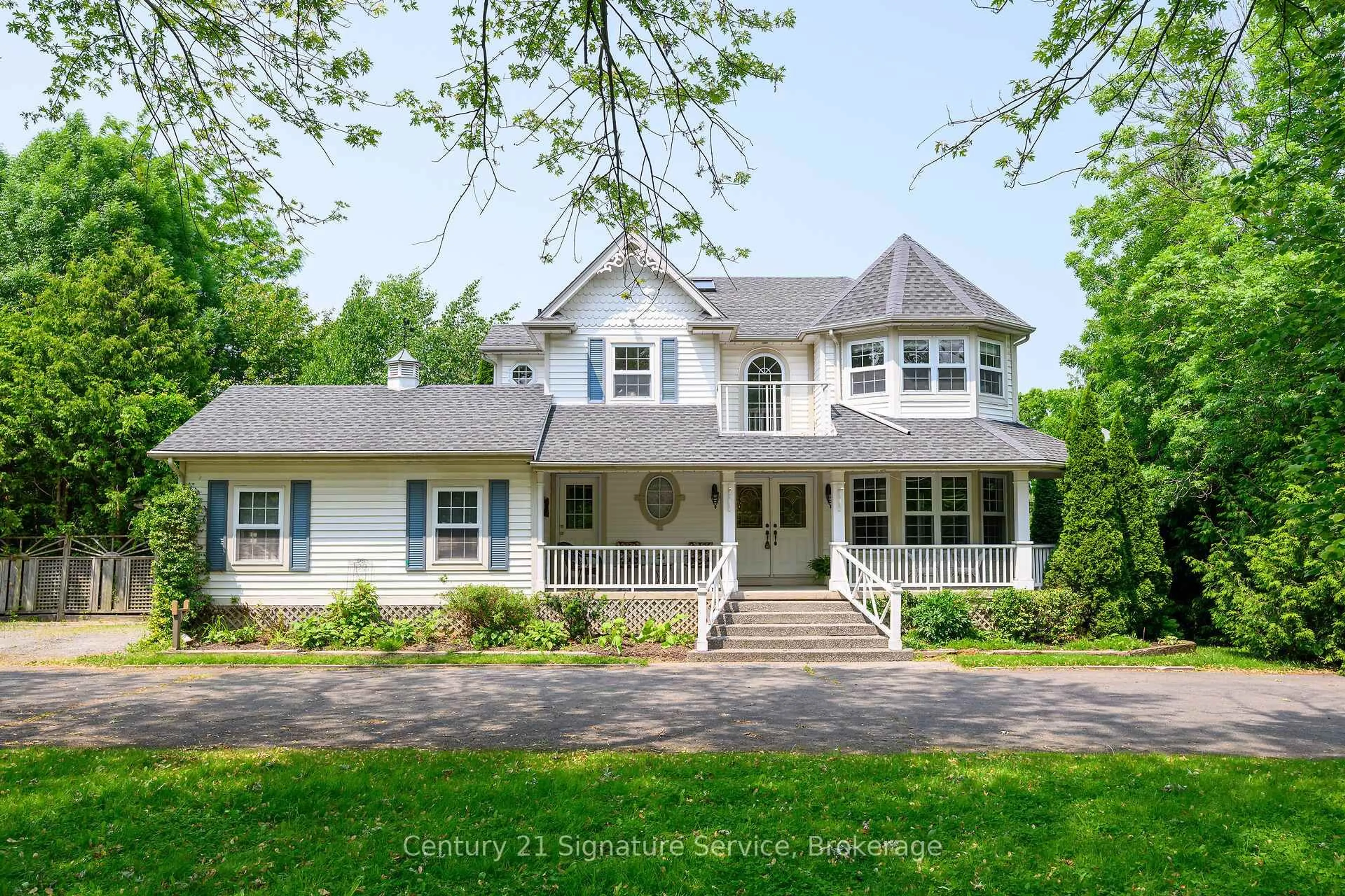 Home with vinyl exterior material, street for 1828 York Rd, Niagara-on-the-Lake Ontario L0S 1J0