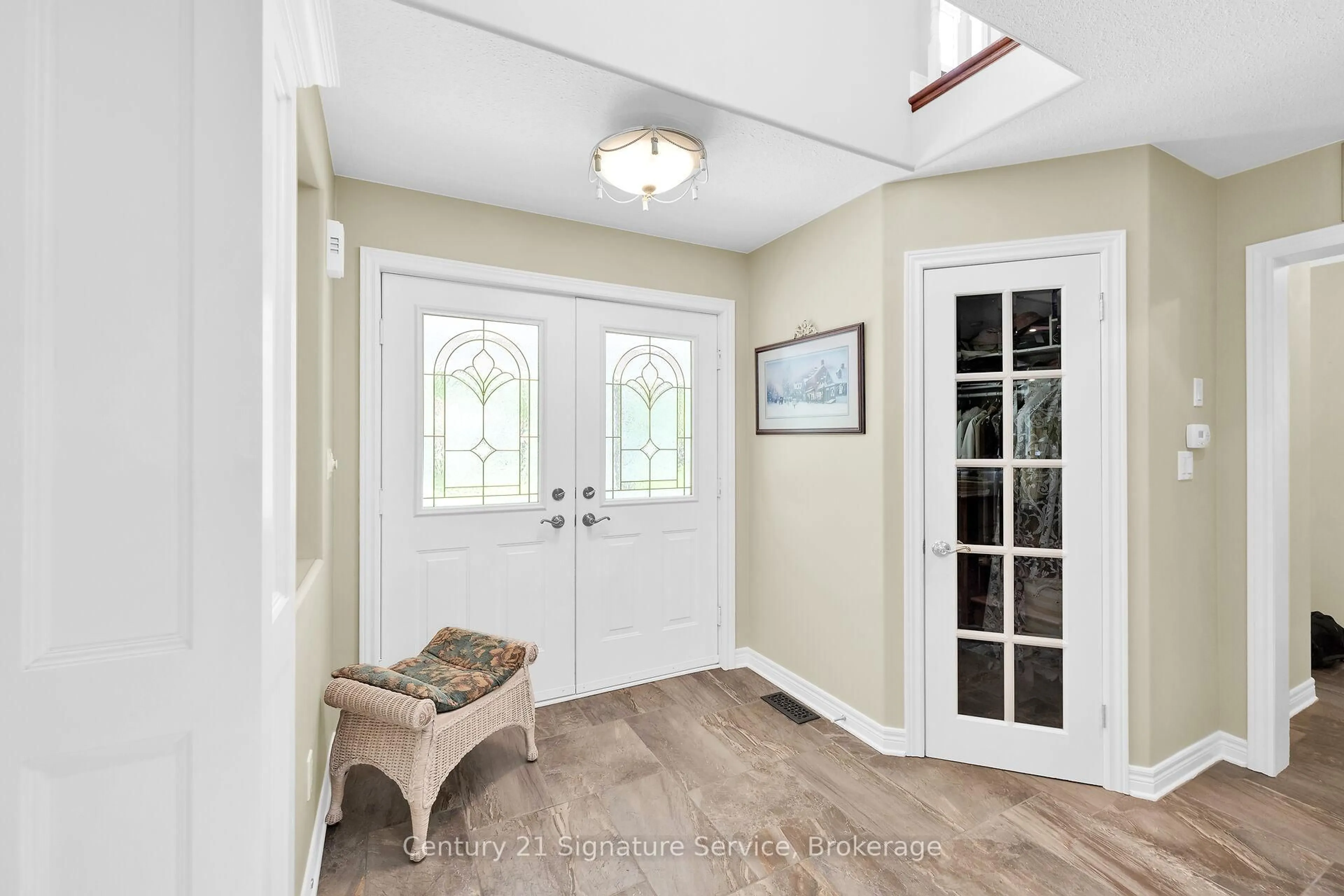 Indoor entryway for 1828 York Rd, Niagara-on-the-Lake Ontario L0S 1J0