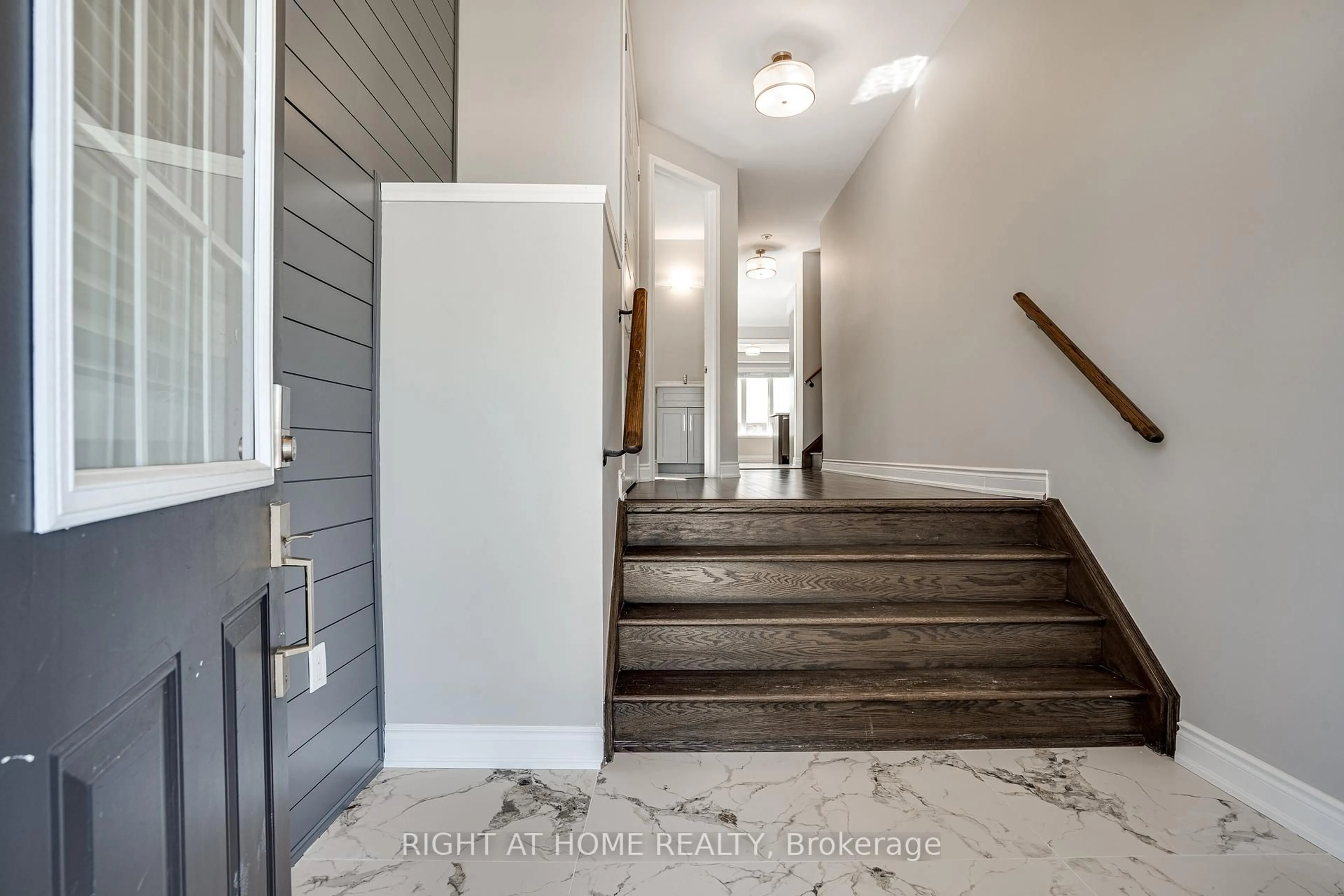 Indoor entryway for 227 Thompson Rd, Haldimand Ontario N3W 0C4