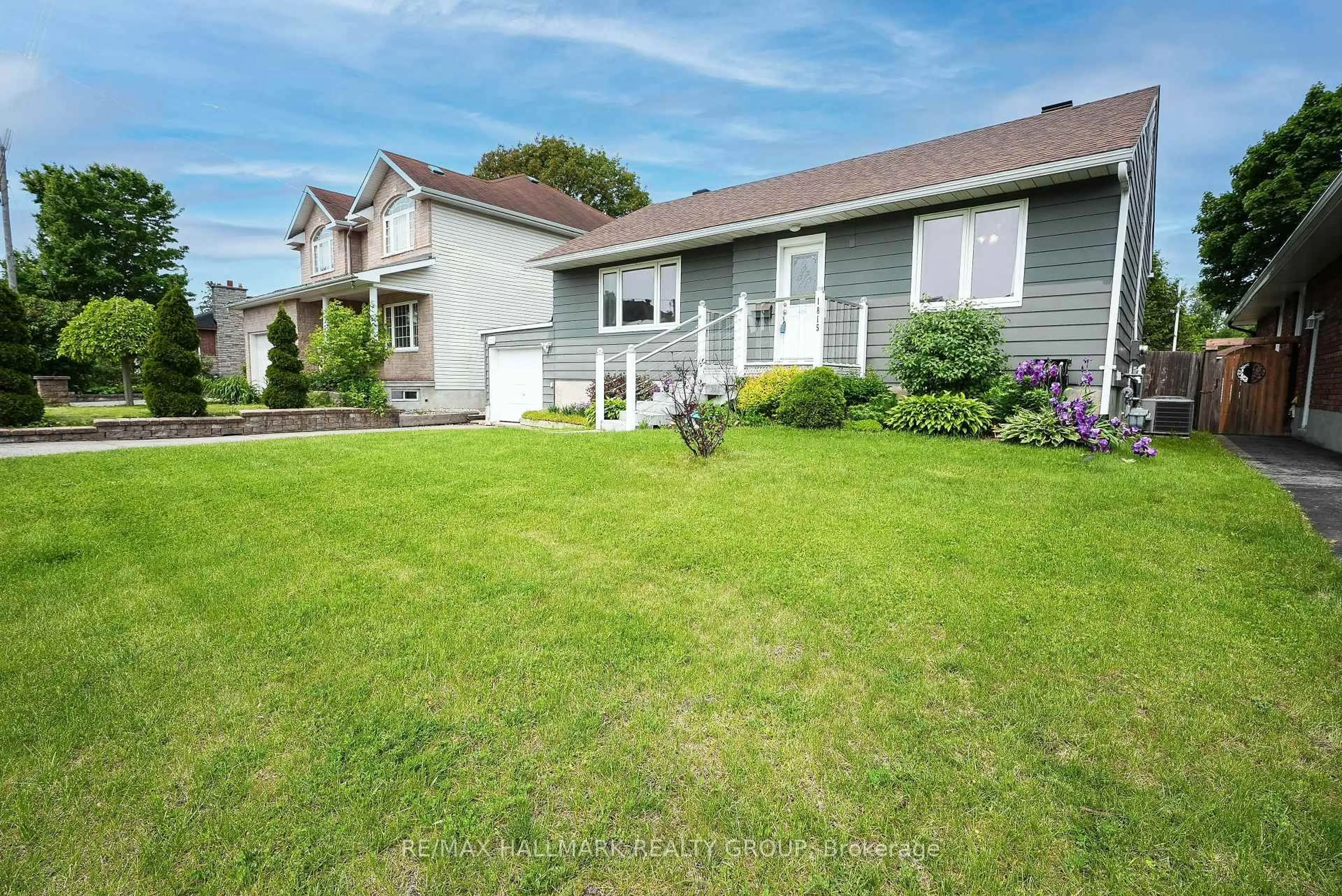 A pic from outside/outdoor area/front of a property/back of a property/a pic from drone, street for 1815 Kingsdale Ave, Ottawa Ontario K1T 1H7
