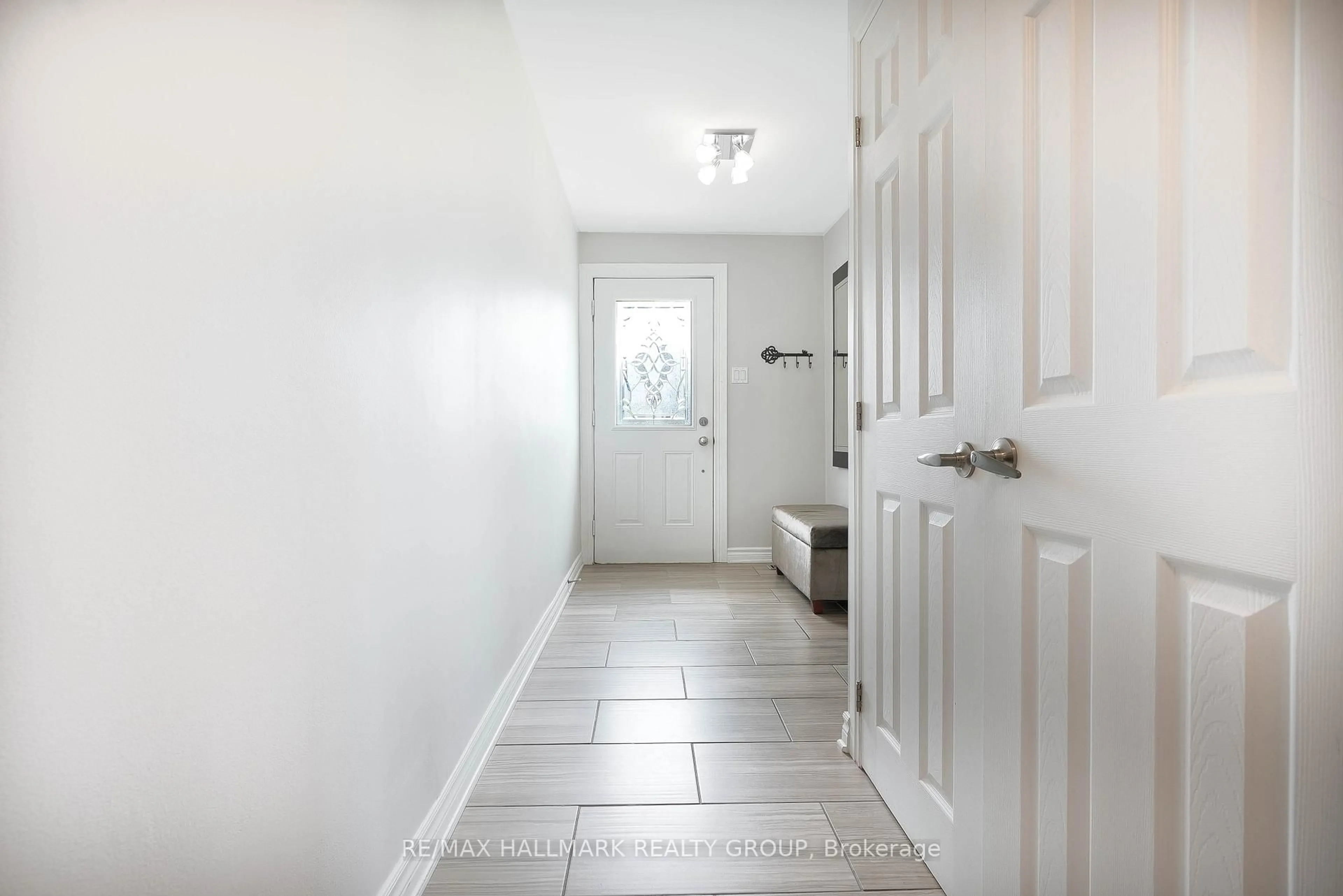 Indoor entryway for 1815 Kingsdale Ave, Ottawa Ontario K1T 1H7