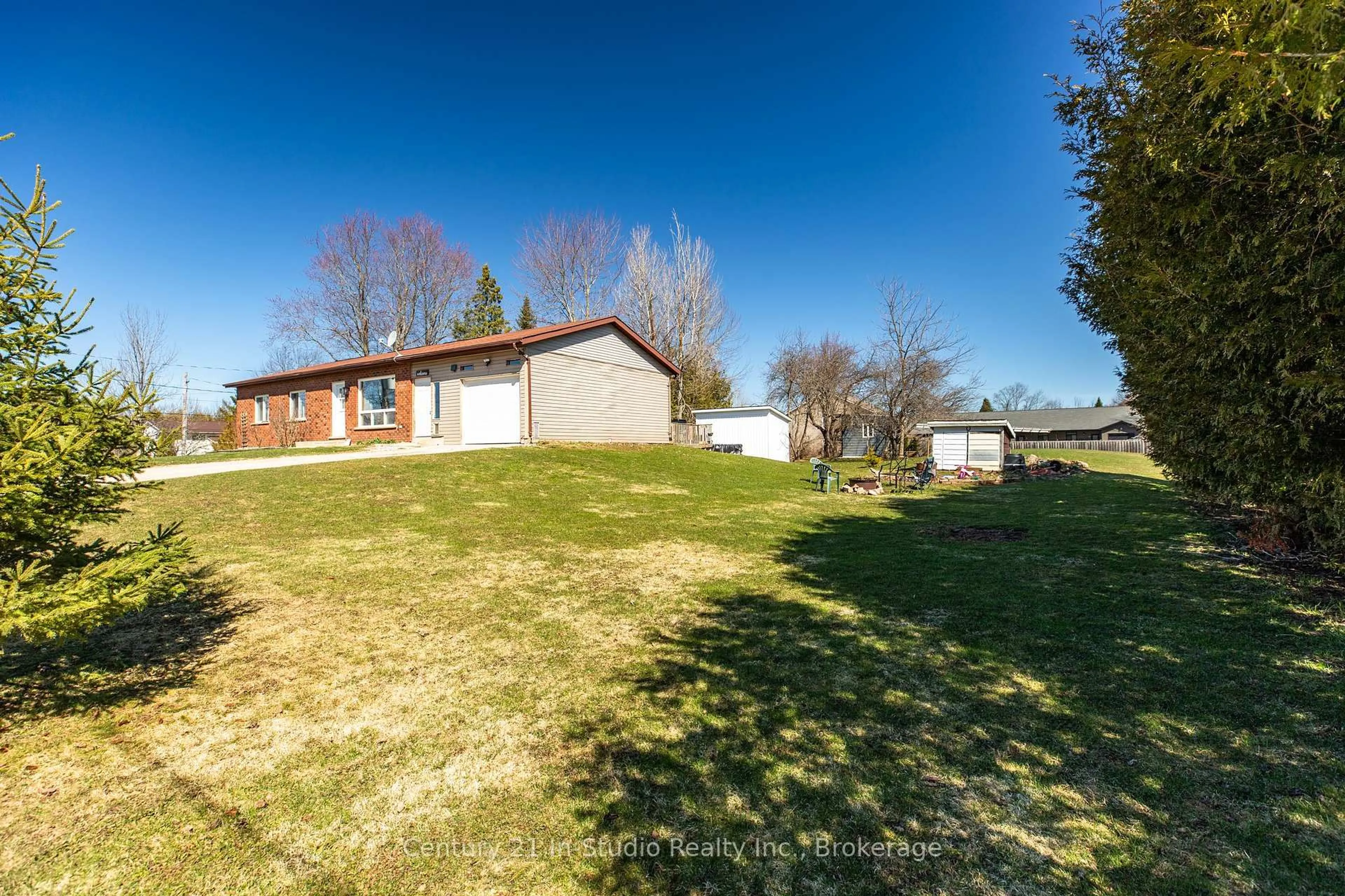 A pic from outside/outdoor area/front of a property/back of a property/a pic from drone, unknown for 98 William St, South Bruce Peninsula Ontario N0H 2T0