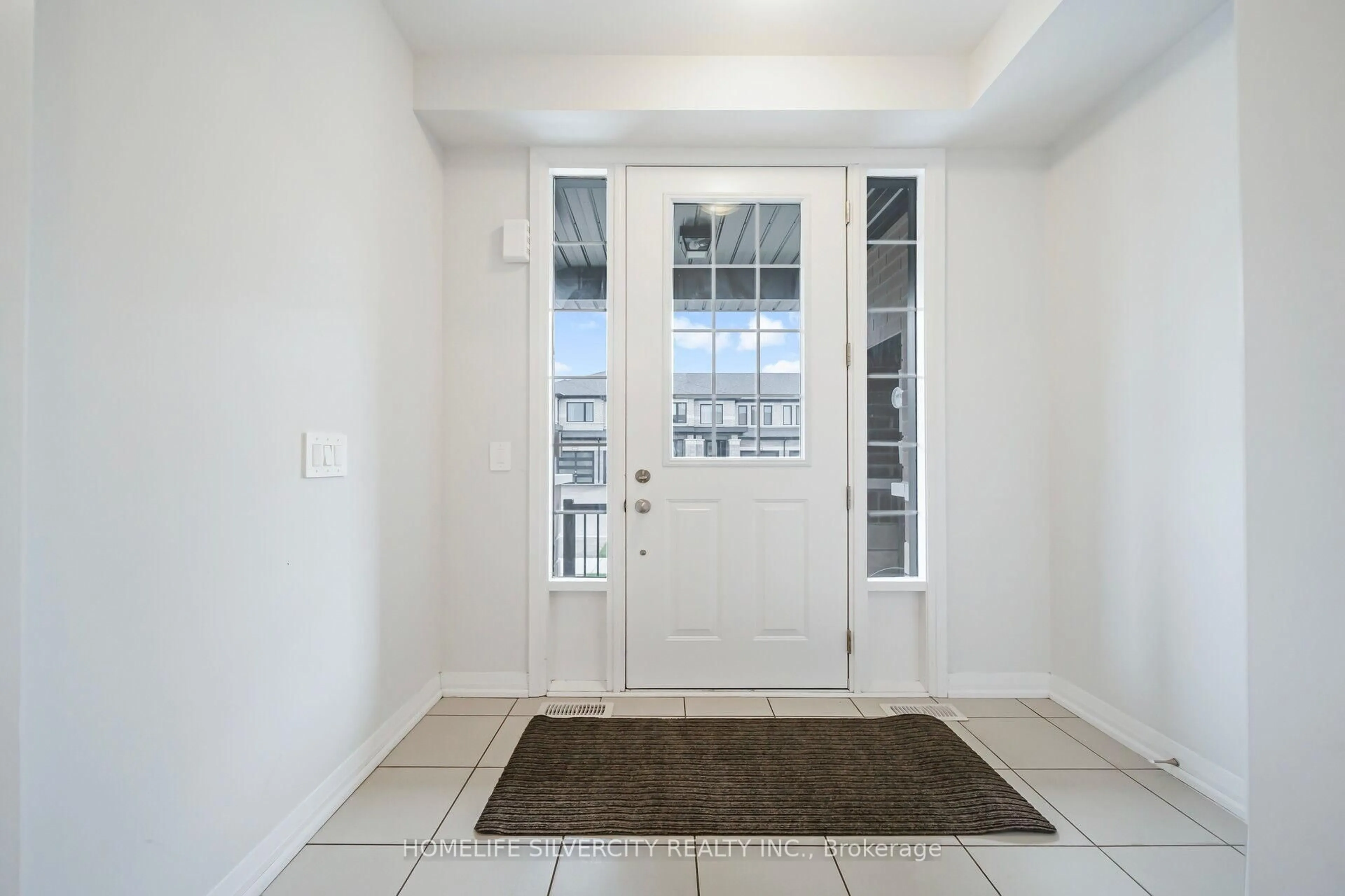 Indoor entryway for 34 Keenan St, Kawartha Lakes Ontario K9V 6C2
