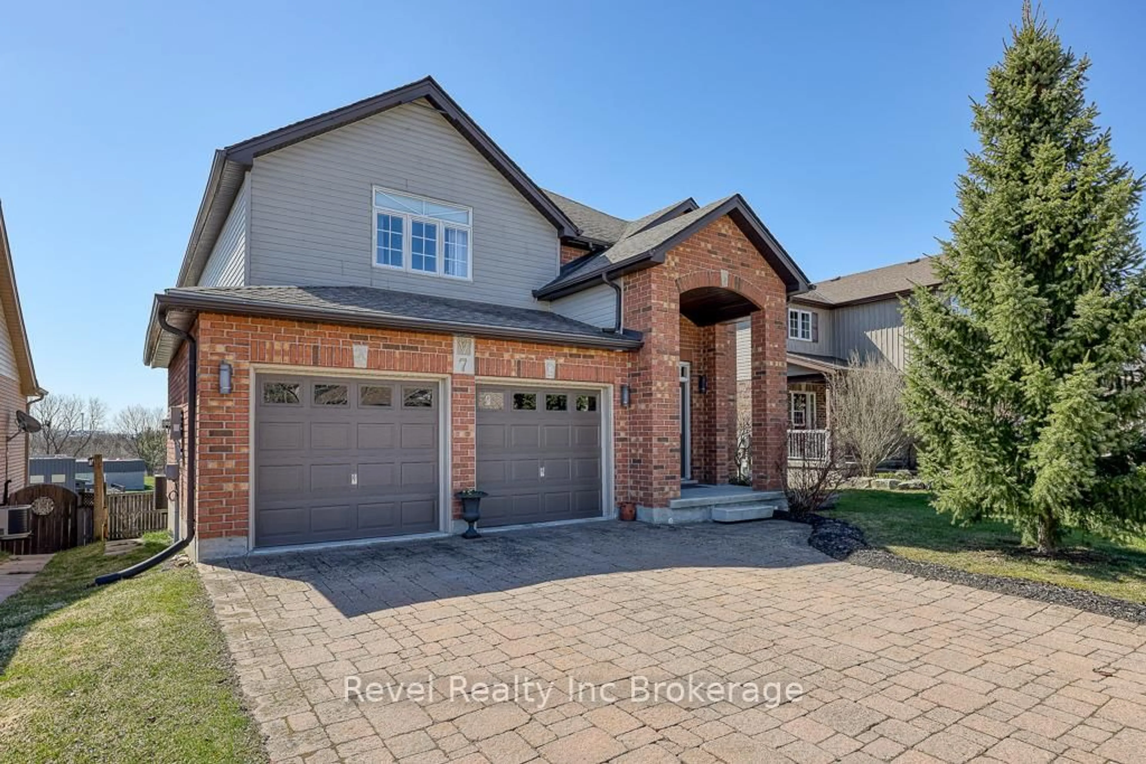 Home with brick exterior material, street for 7 Woodhatch Cres, Ingersoll Ontario N5C 0A2