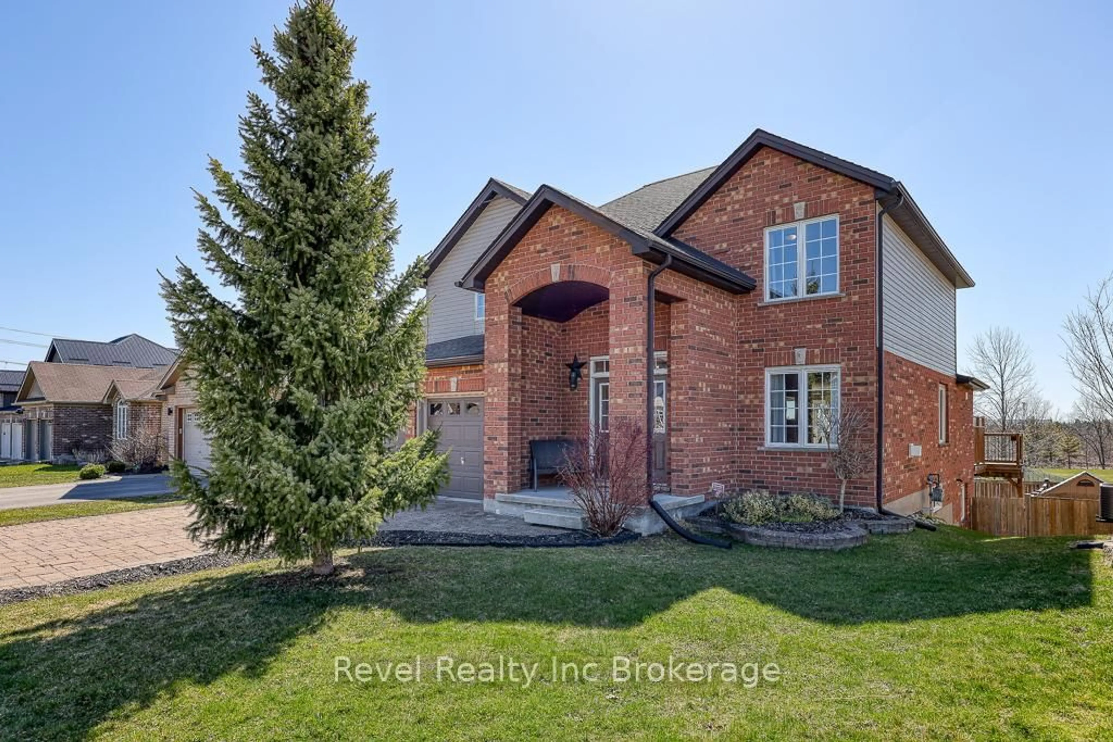 Home with brick exterior material, street for 7 Woodhatch Cres, Ingersoll Ontario N5C 0A2