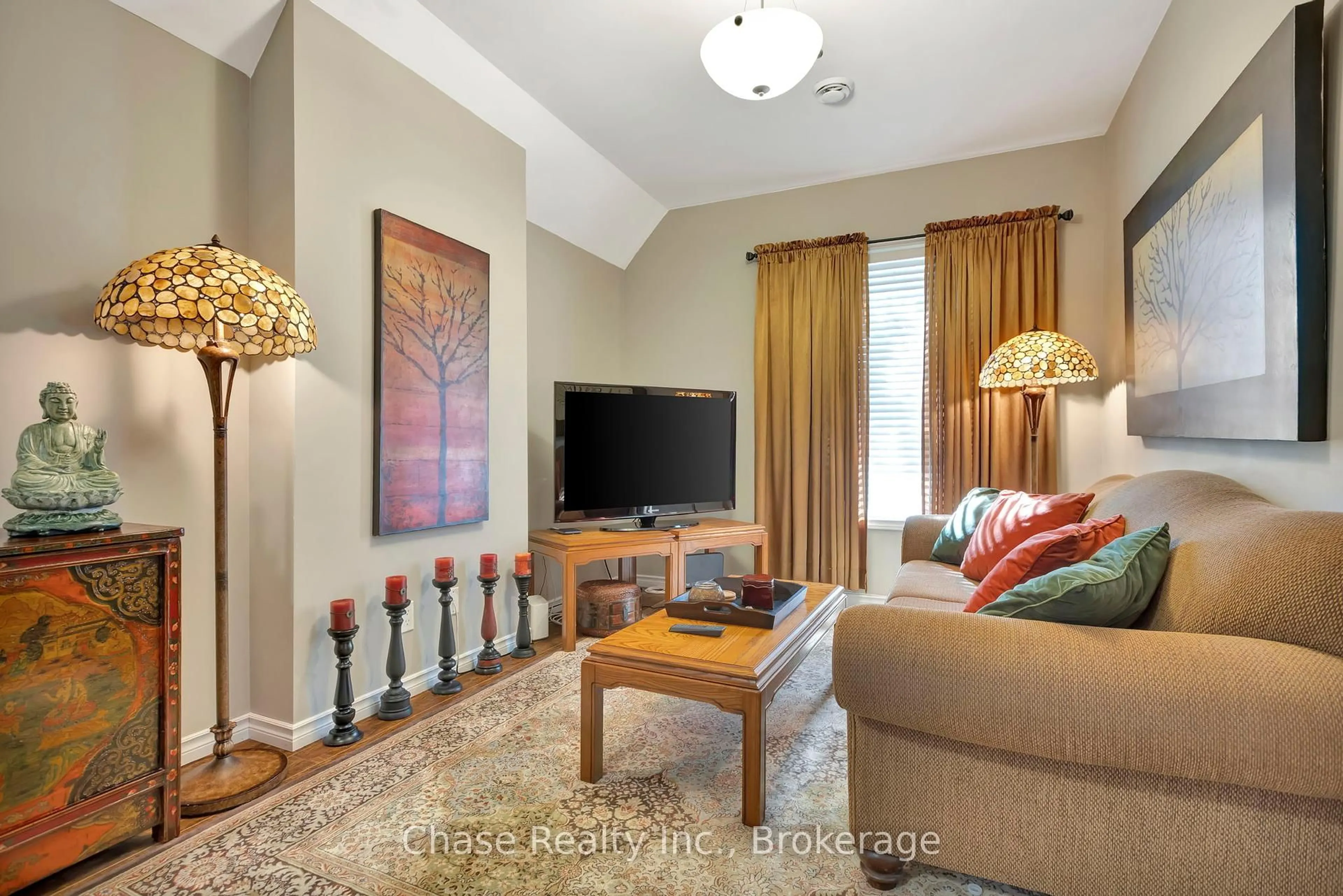 Living room with furniture, unknown for 1 TERRACE HILL St, Brantford Ontario N3R 1E8
