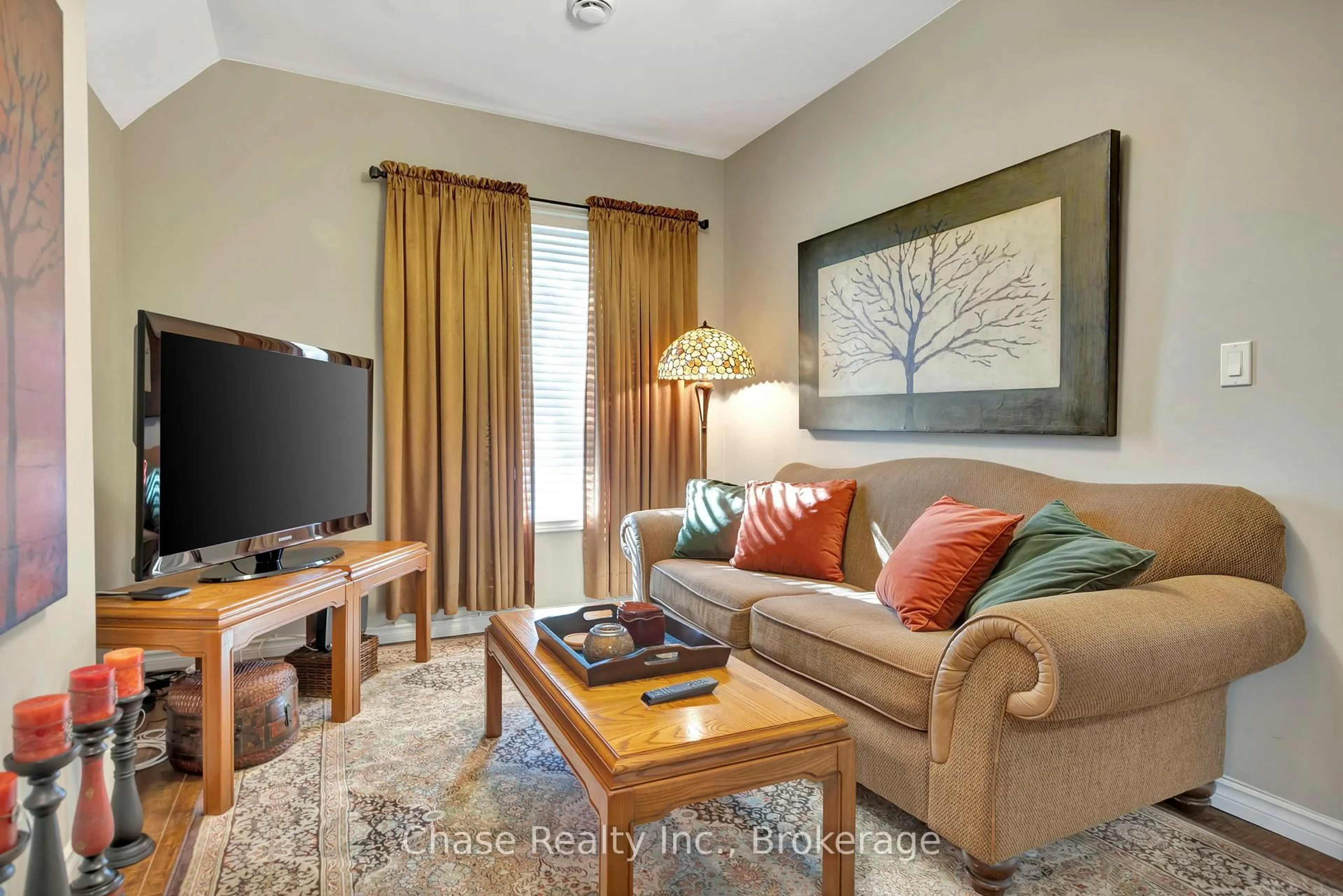 Living room with furniture, unknown for 1 TERRACE HILL St, Brantford Ontario N3R 1E8