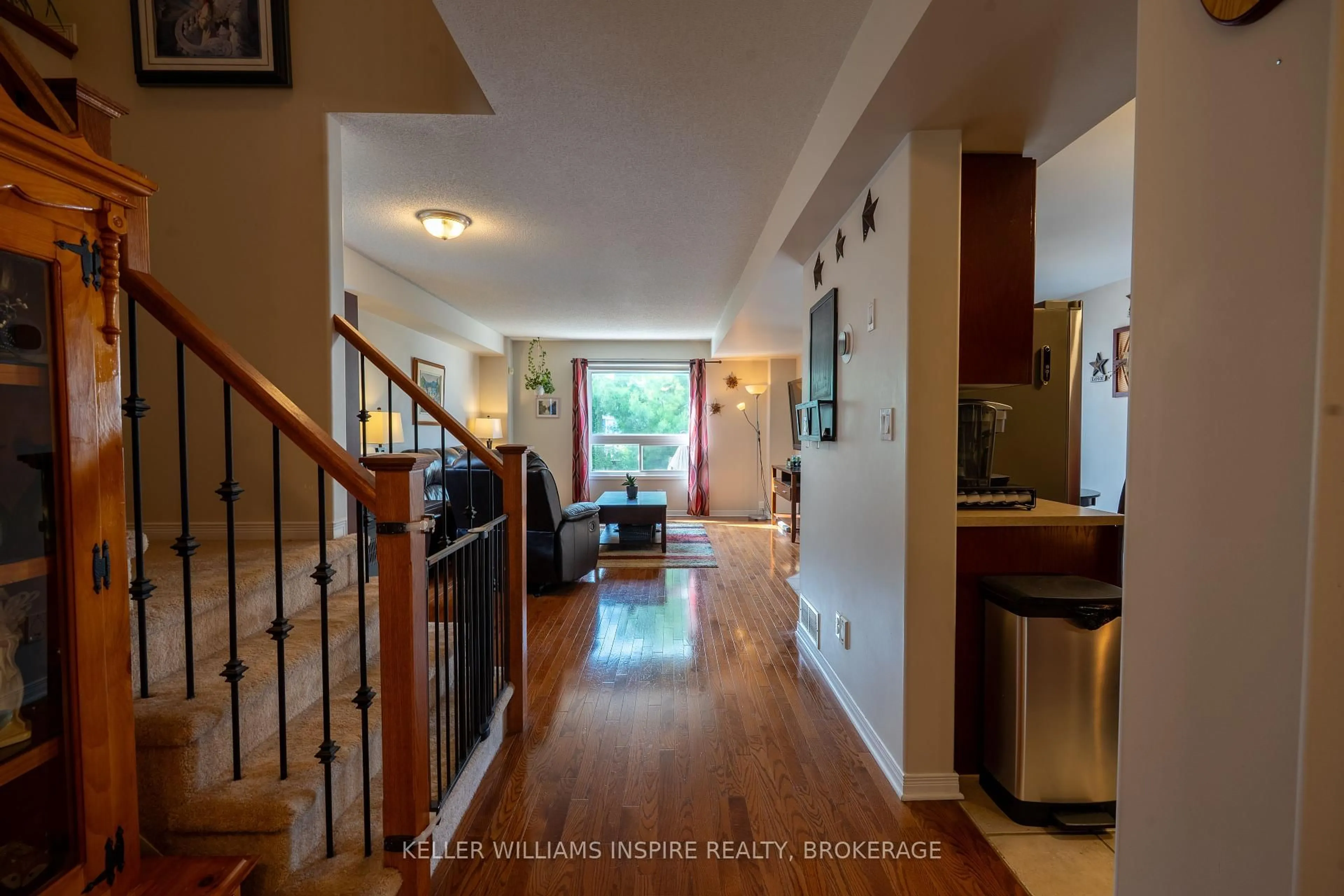 Indoor entryway for 795 Lotus Ave, Kingston Ontario K7K 0A3