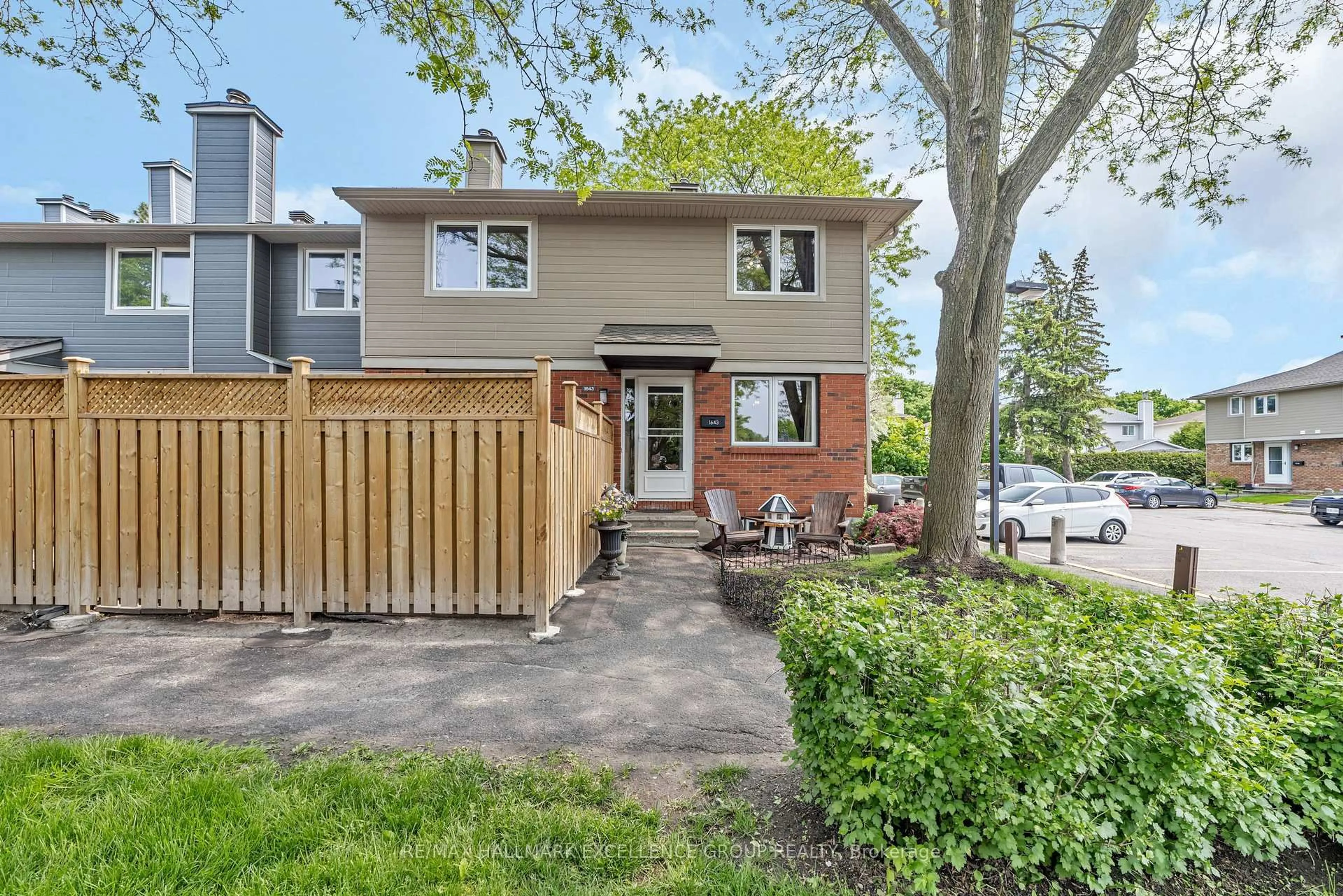 Patio, street for 1643 Du Sommet Pl #92, Ottawa Ontario K1C 4Z9