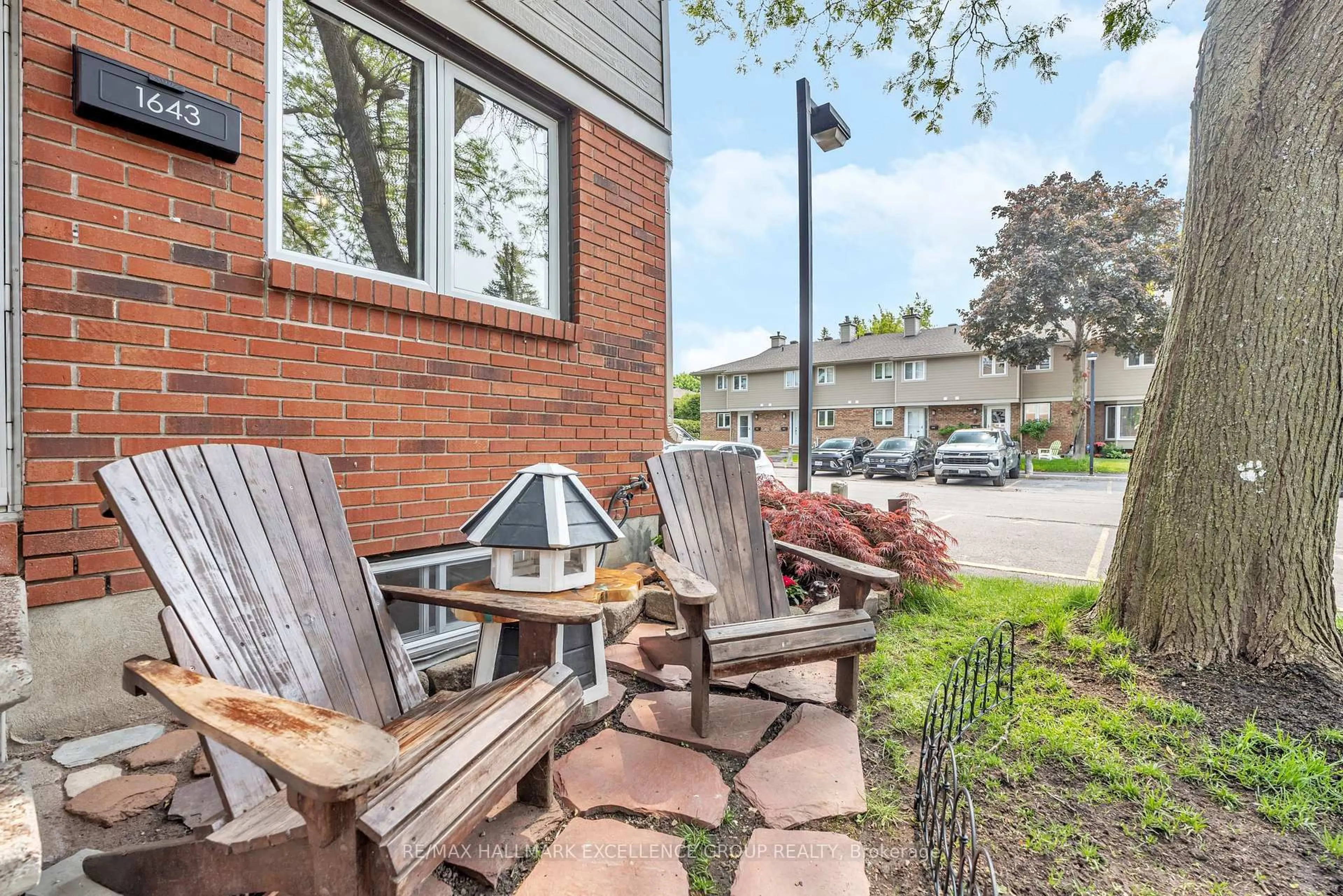Patio, street for 1643 Du Sommet Pl #92, Ottawa Ontario K1C 4Z9