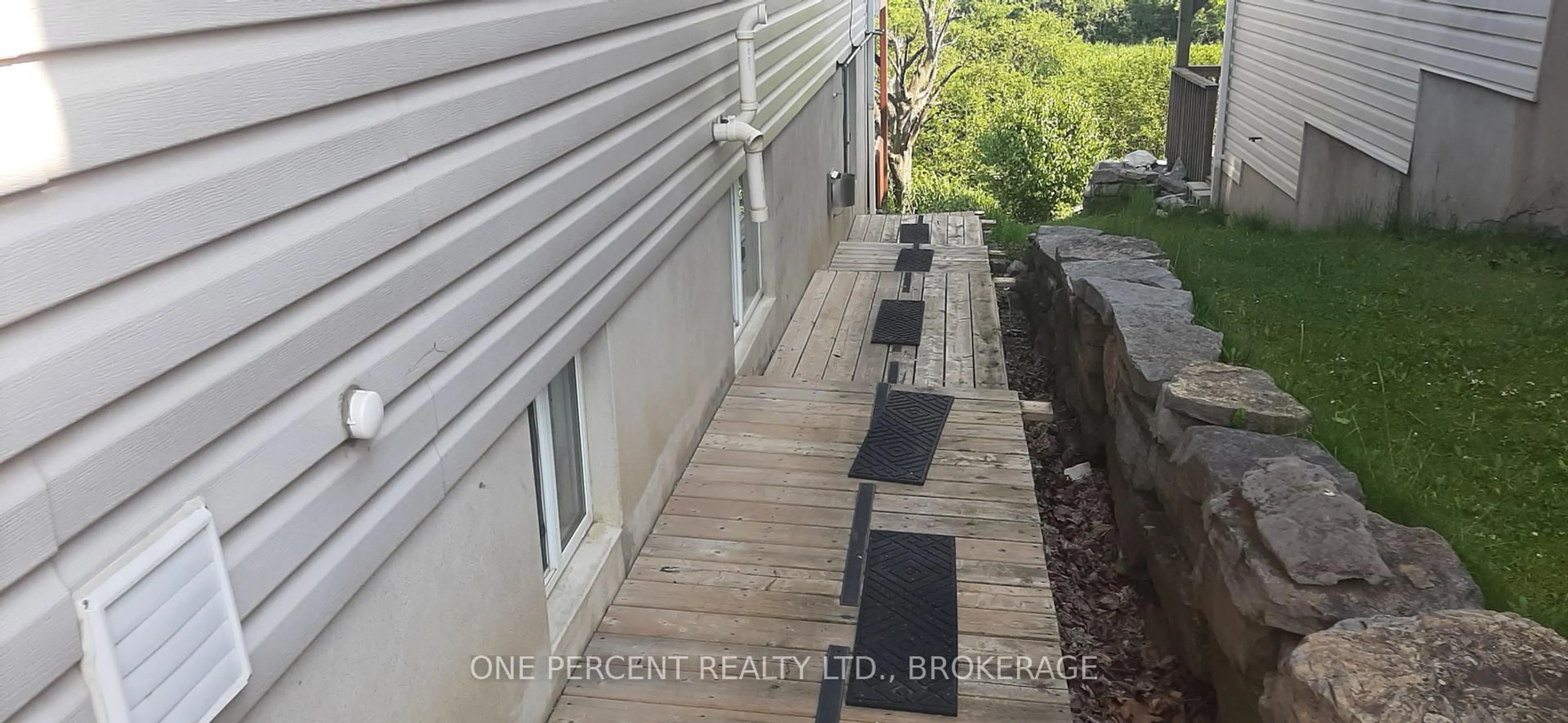 Patio, street for 441 Dolshire St, Kingston Ontario K7M 9B5
