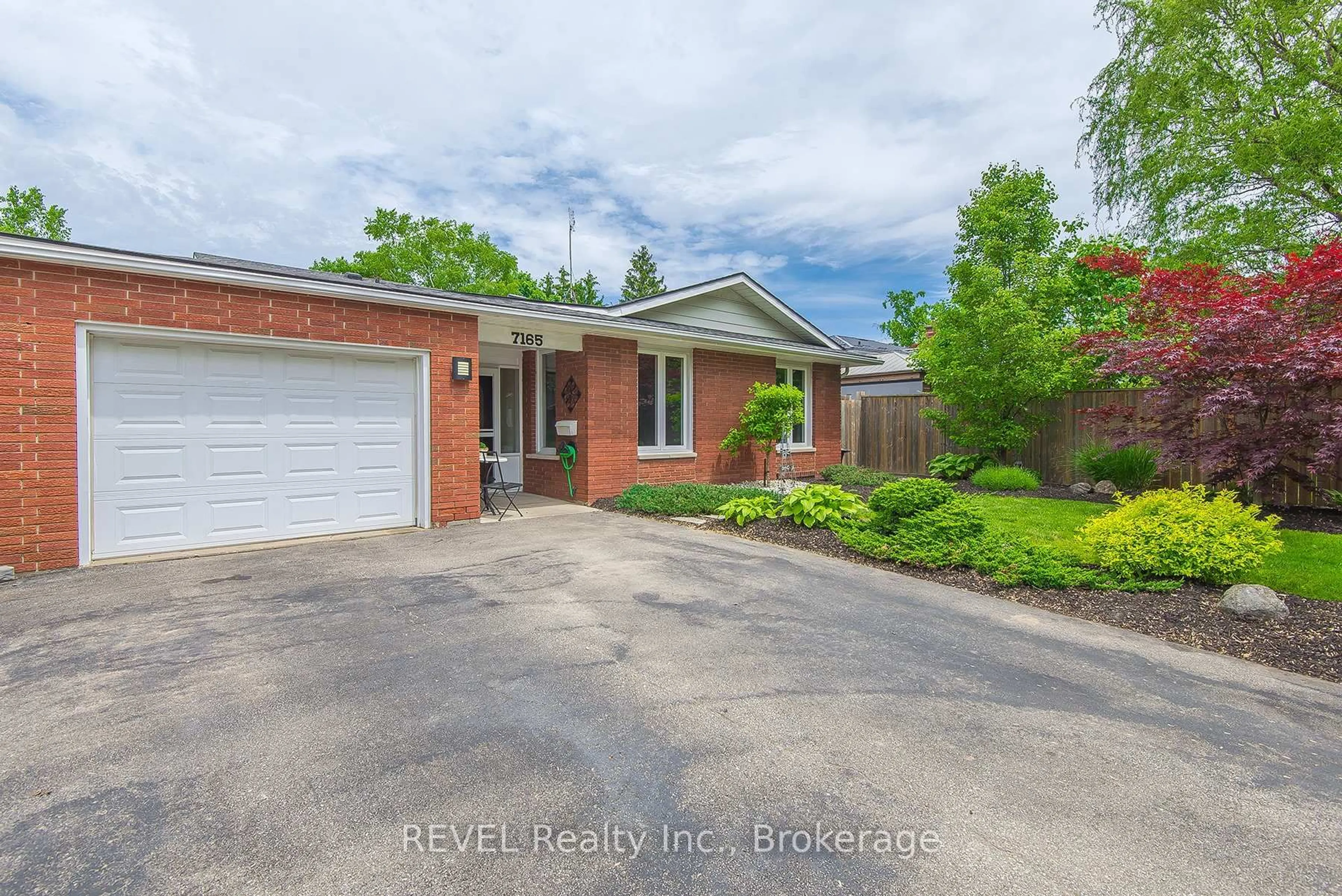 Home with brick exterior material, street for 7165 Dirdene St, Niagara Falls Ontario L2E 5P1