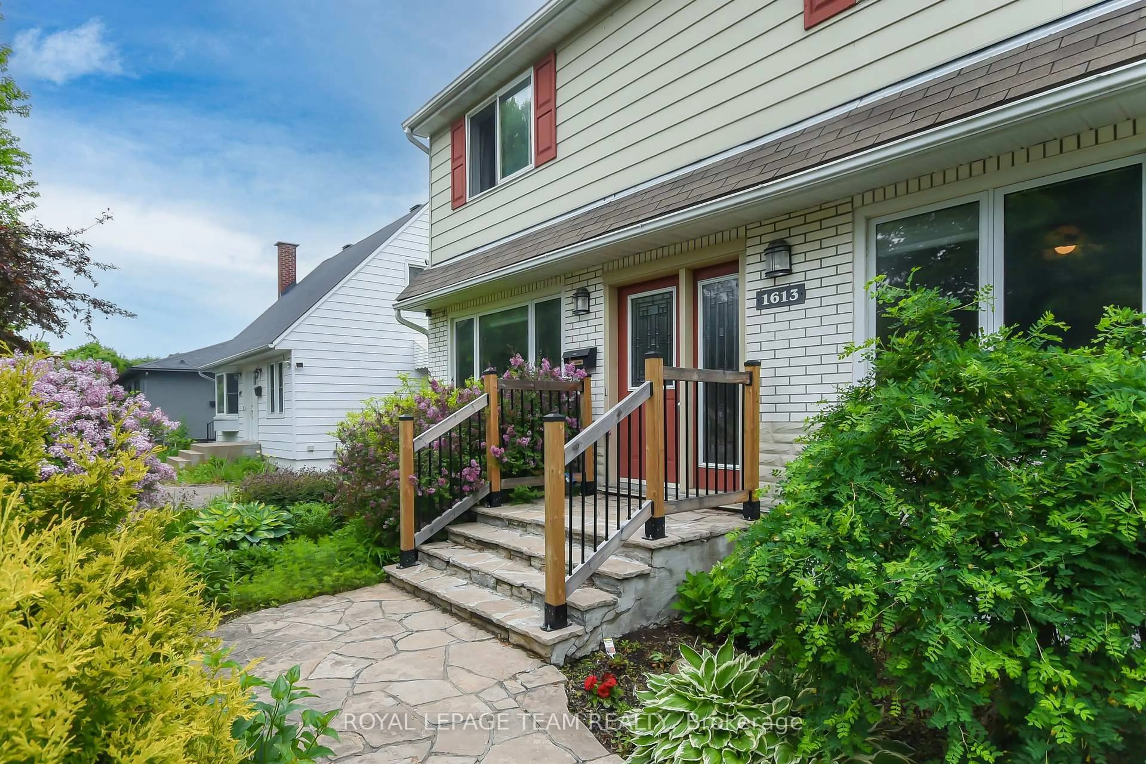 Unknown for 1613 Digby St, Ottawa Ontario K1G 0P5