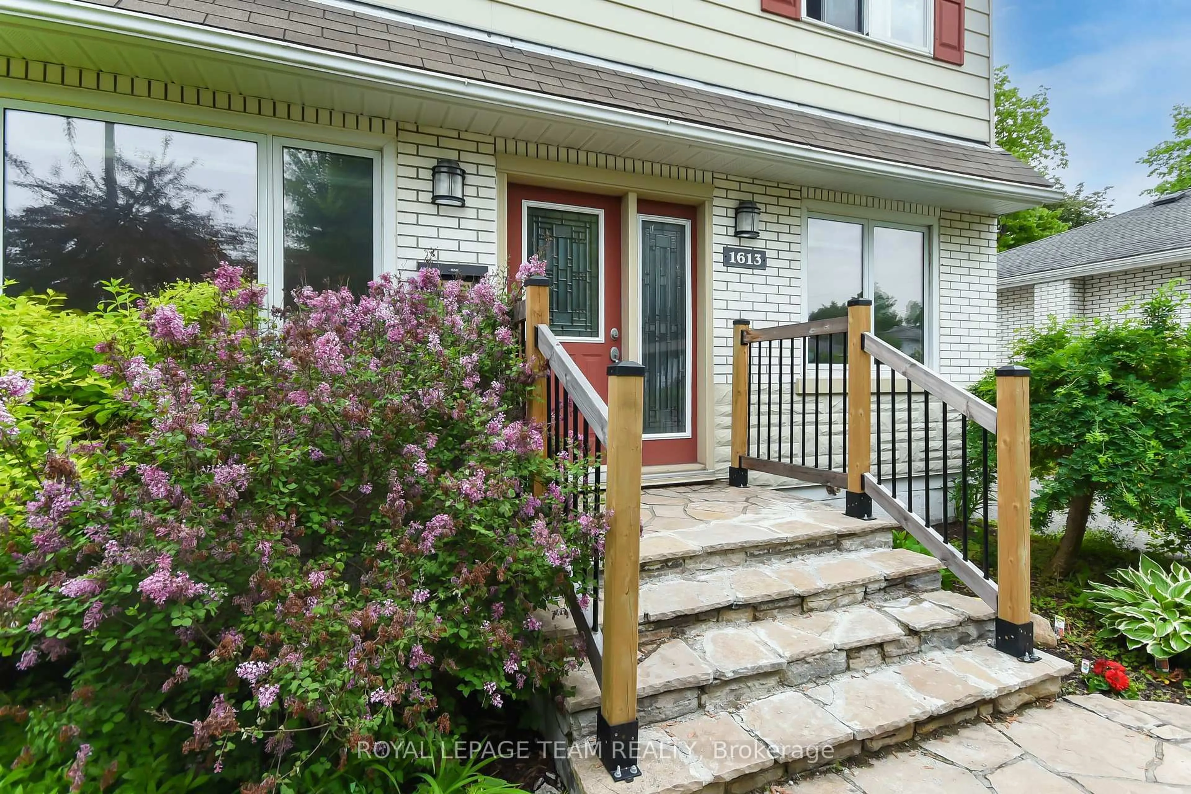 Unknown for 1613 Digby St, Ottawa Ontario K1G 0P5