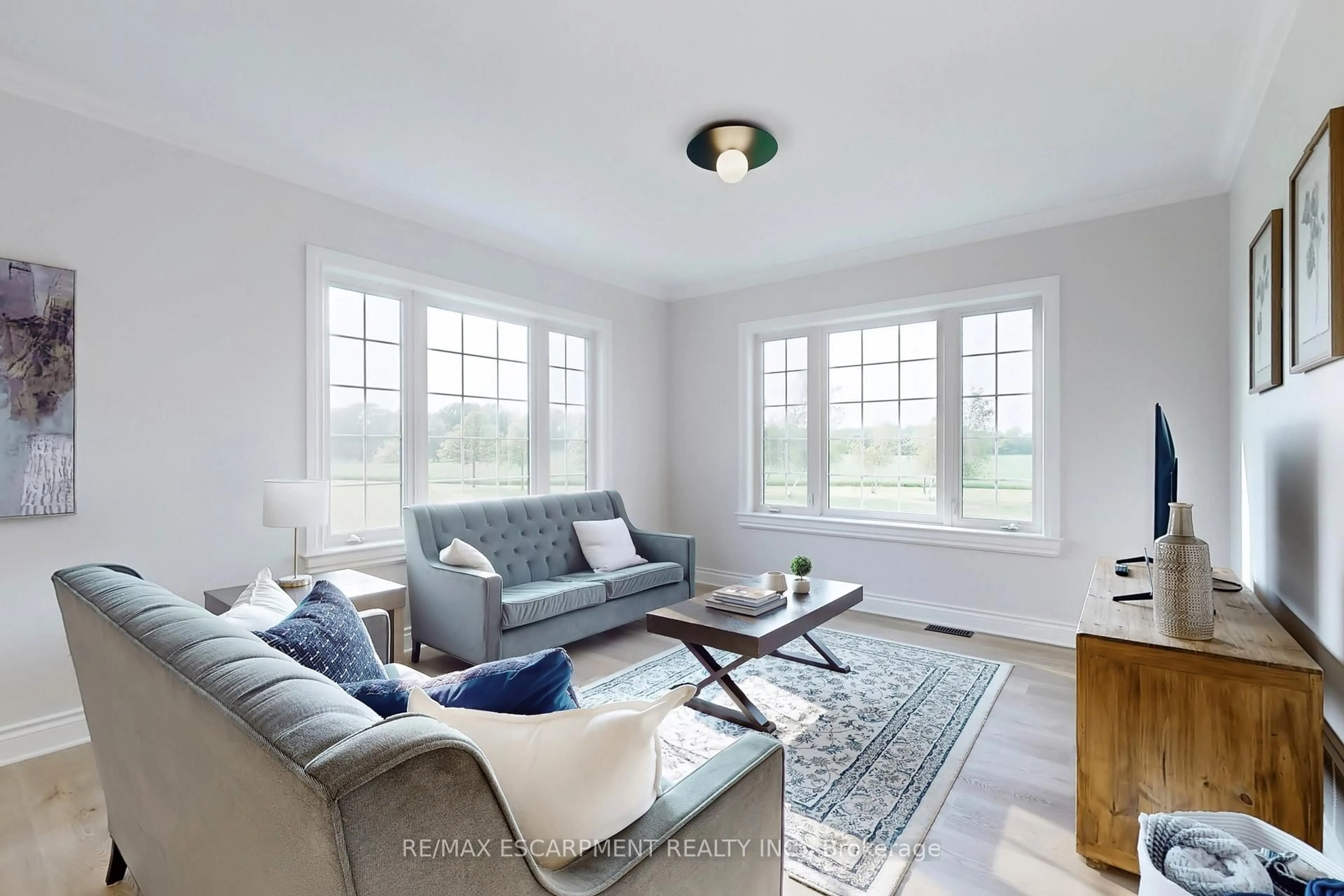 Living room with furniture, unknown for 485 Concession 5 Rd, Hamilton Ontario L8B 0W8