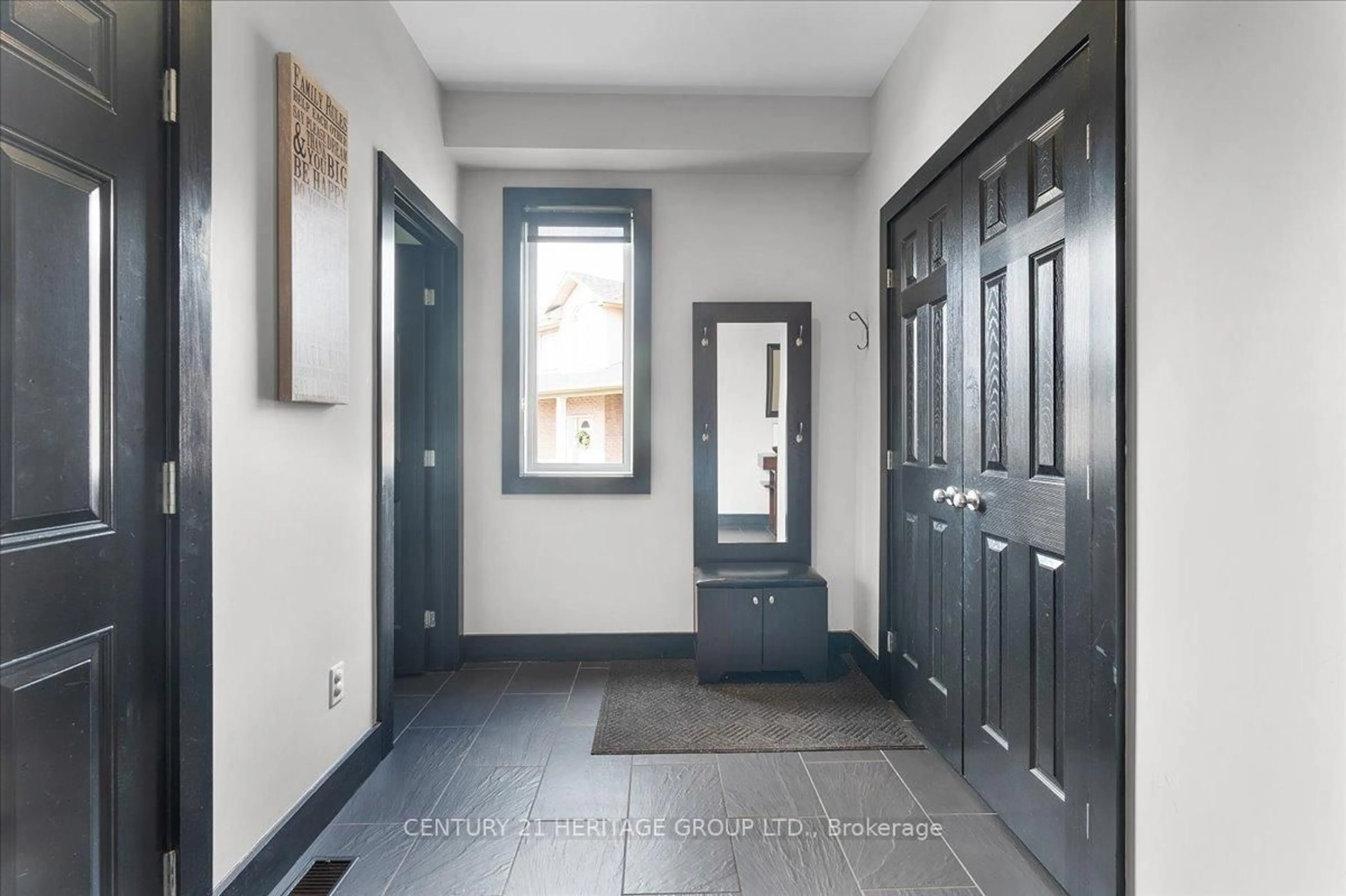 Indoor entryway for 340 Old Mud St, Hamilton Ontario L8J 3Z9