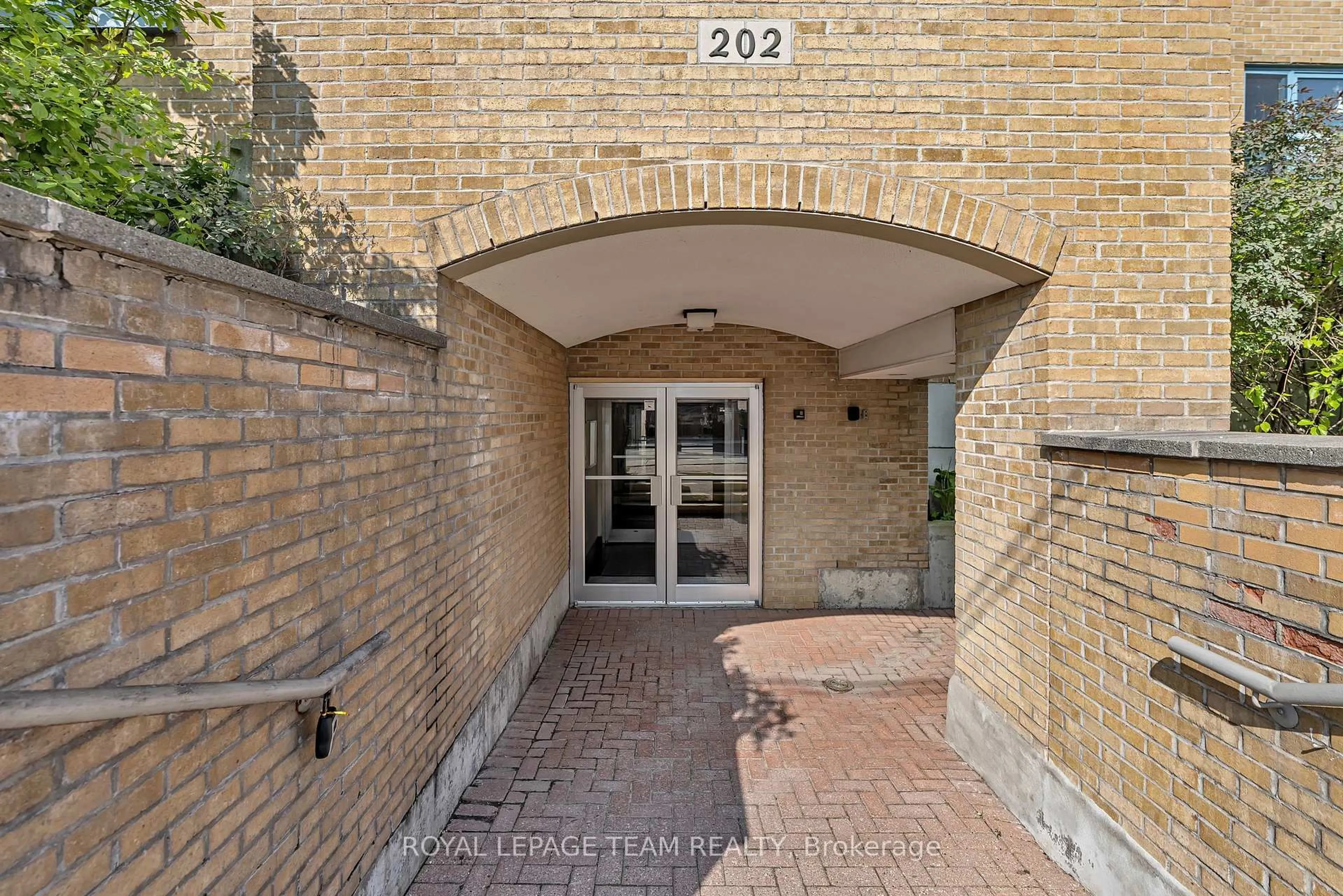 Unknown for 202 Hinchey Ave #307, Ottawa Ontario K1Y 1L7