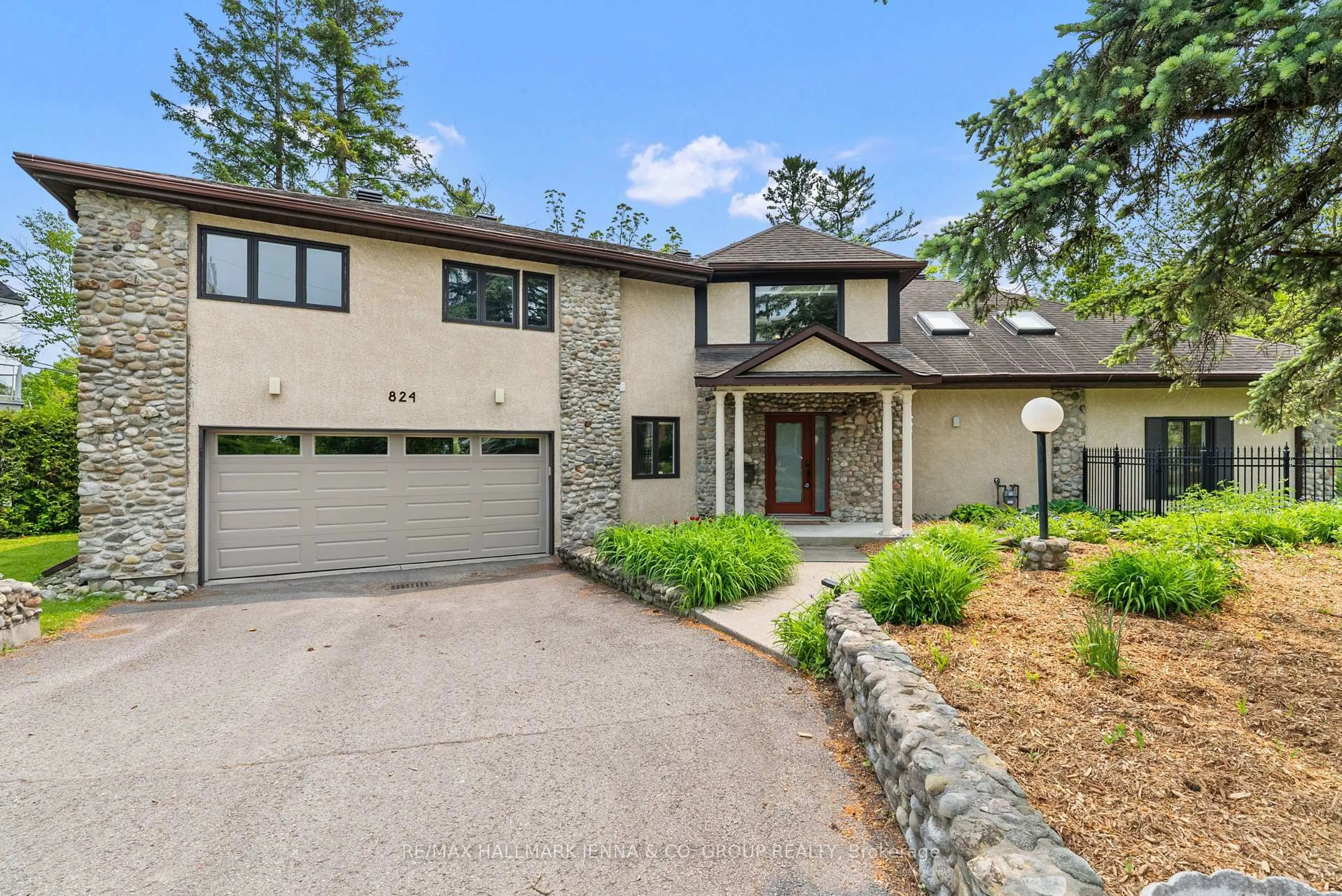 Home with brick exterior material, unknown for 824 Nesbitt Pl, Ottawa Ontario K2C 0K1