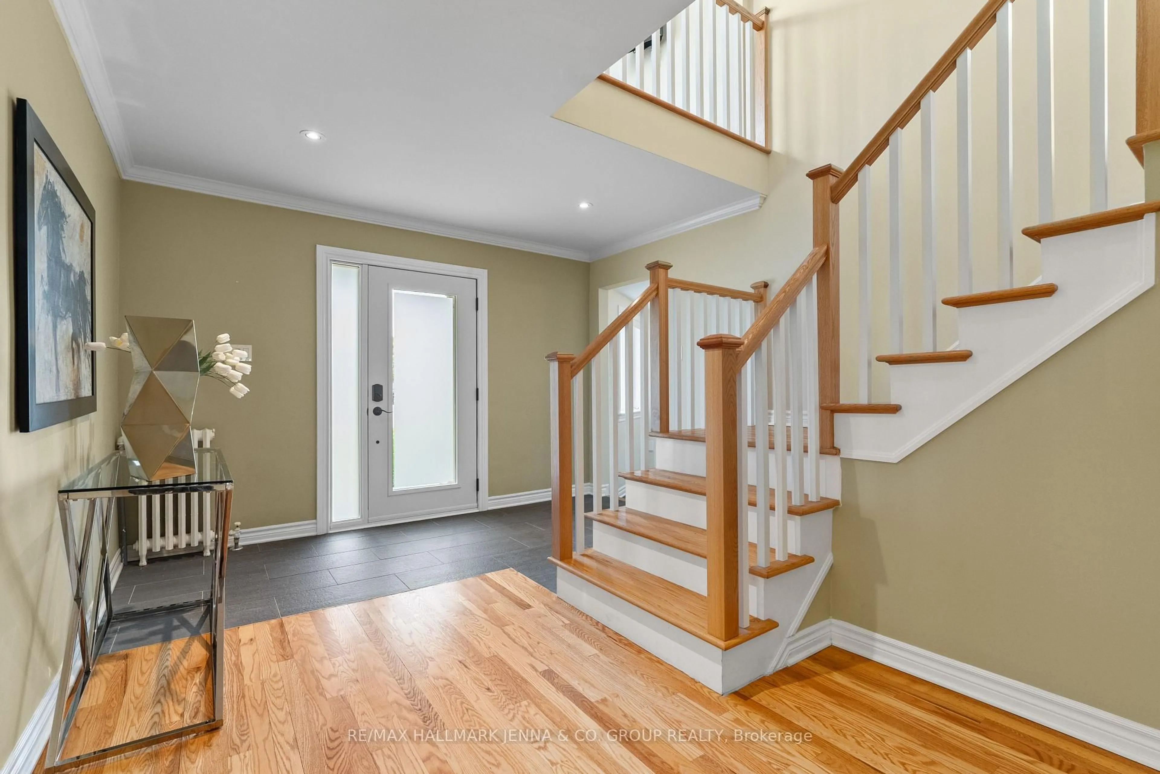 Indoor entryway for 824 Nesbitt Pl, Ottawa Ontario K2C 0K1