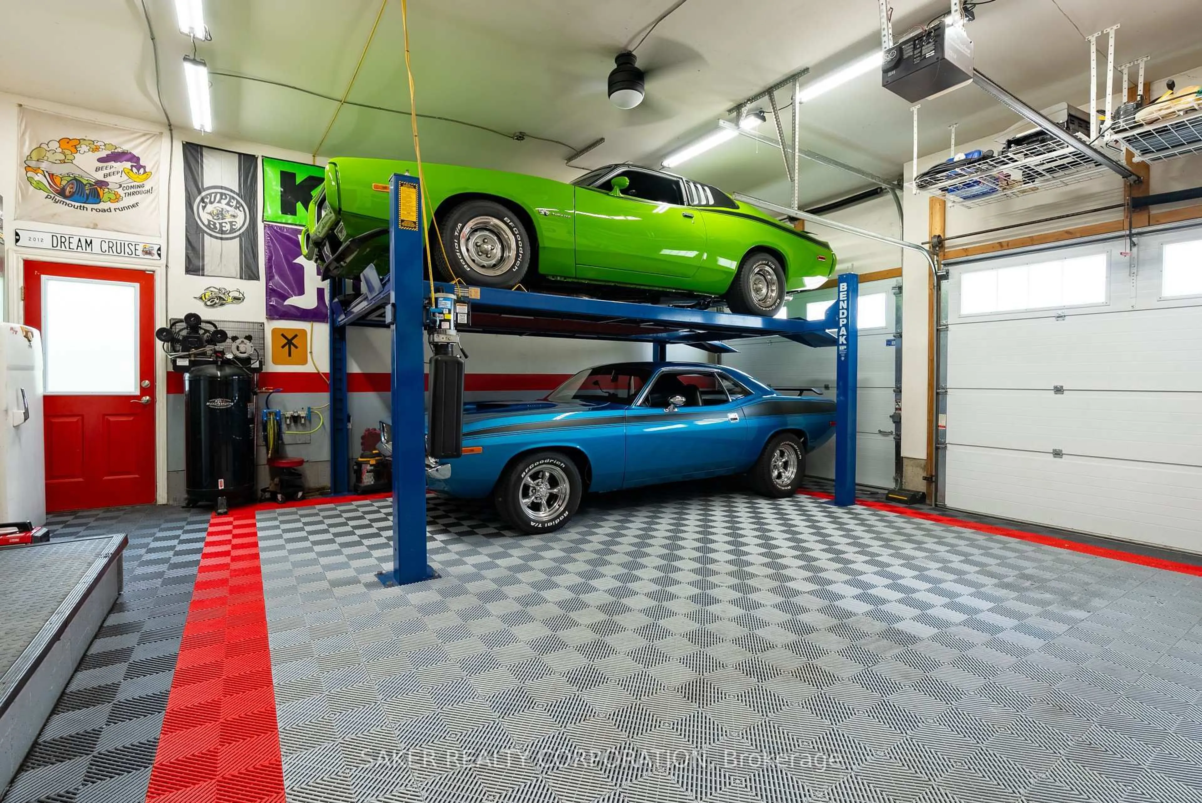 Indoor garage for 7 Highland St, Middlesex Centre Ontario N0L 1E0