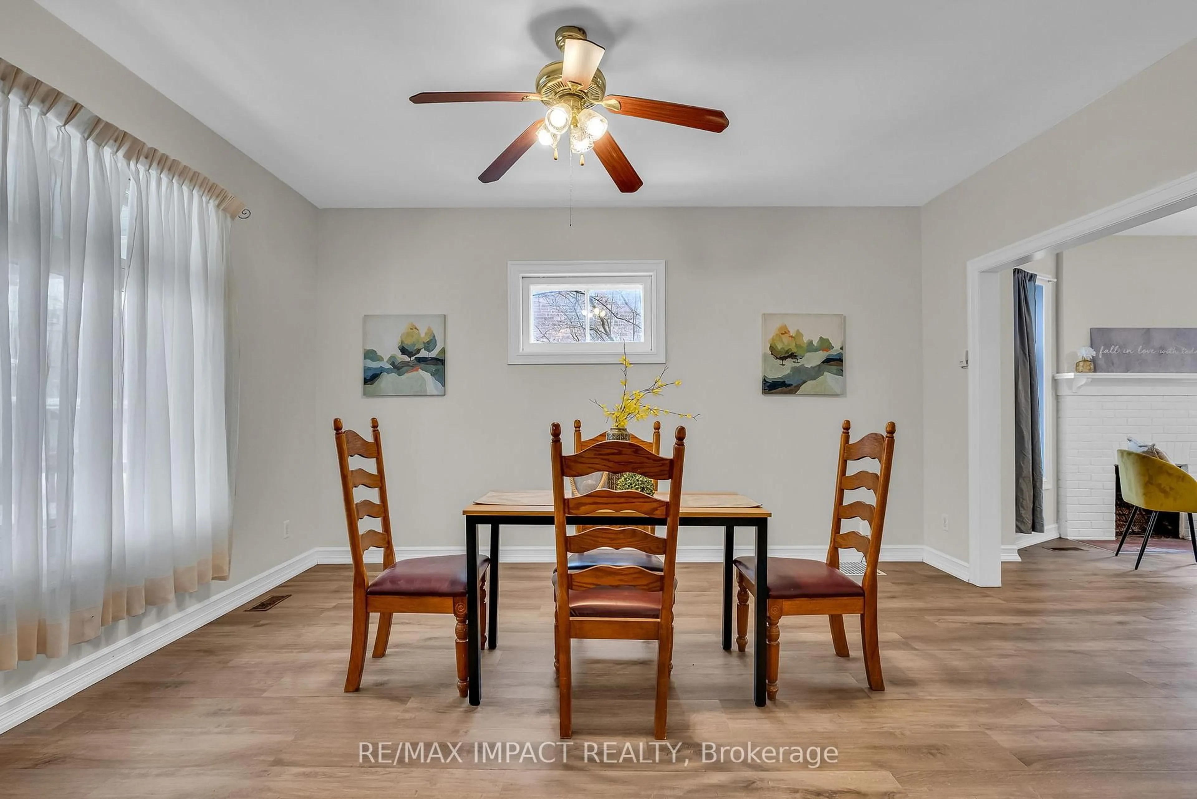 Dining room, wood/laminate floor for 273 George St, Cobourg Ontario K9A 3L7