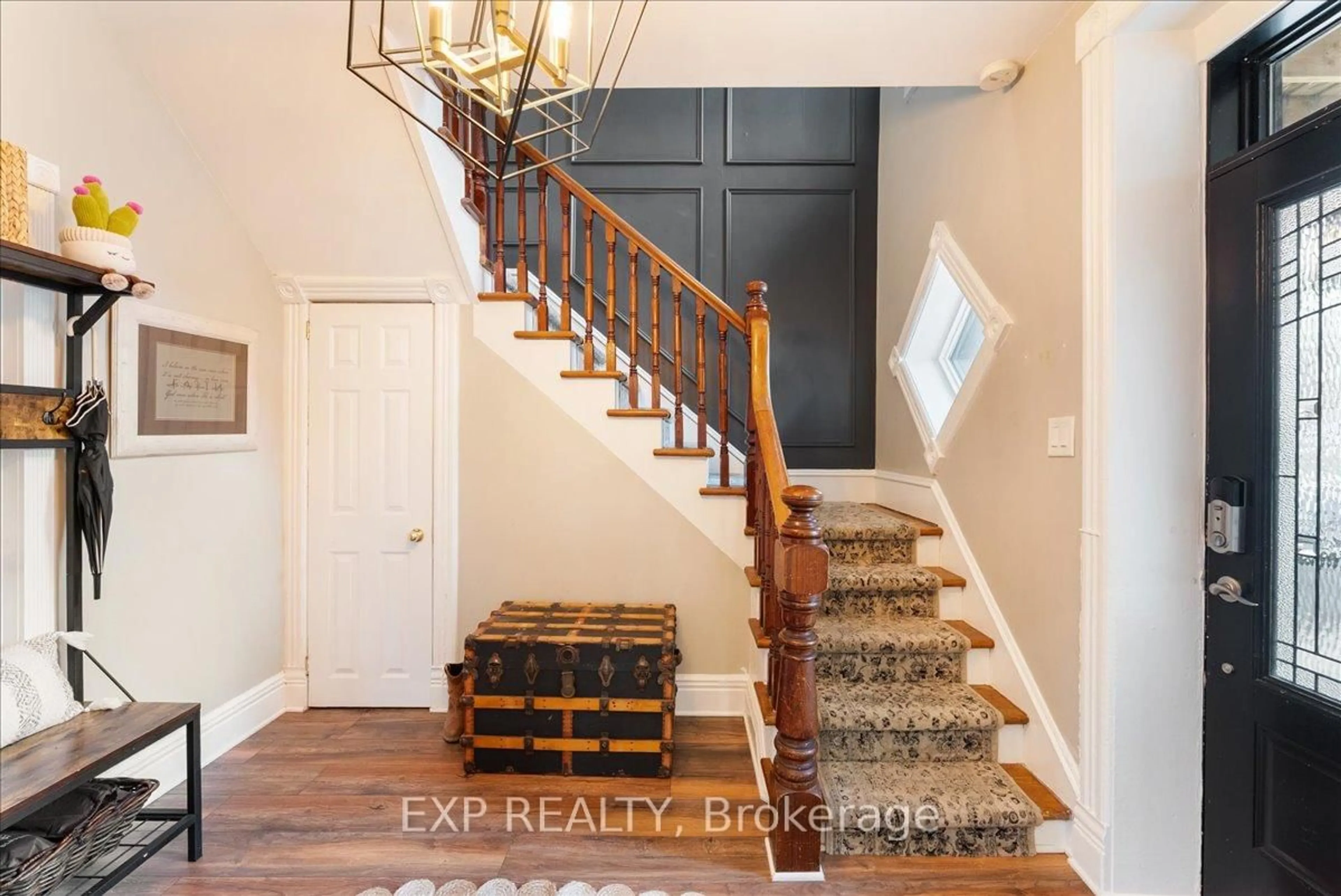 Indoor entryway for 126 Cooper St, Cambridge Ontario N3C 2N7
