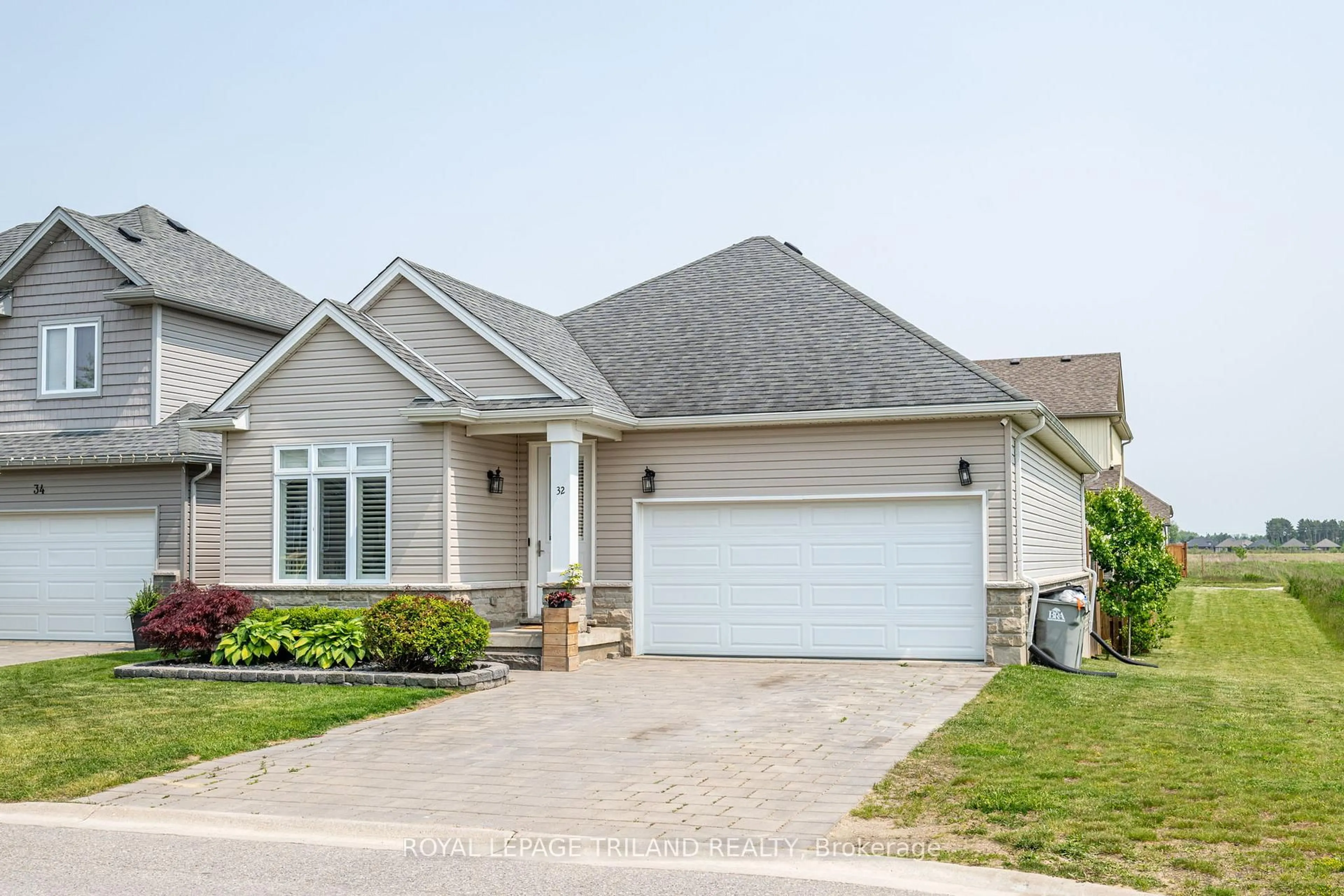 Home with vinyl exterior material, street for 32 Willis Ave, Strathroy Caradoc Ontario N7G 0B7