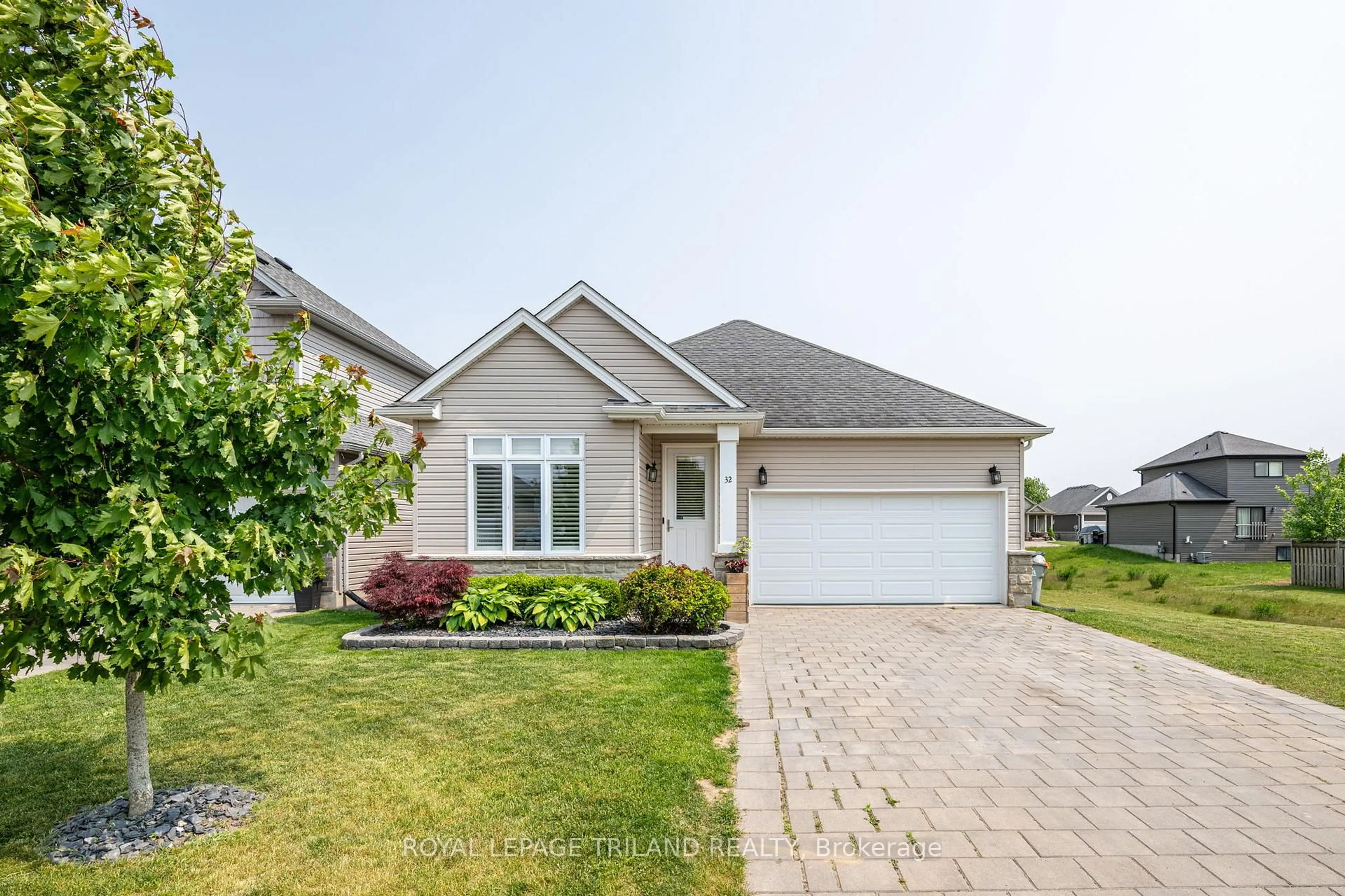 Home with vinyl exterior material, street for 32 Willis Ave, Strathroy Caradoc Ontario N7G 0B7