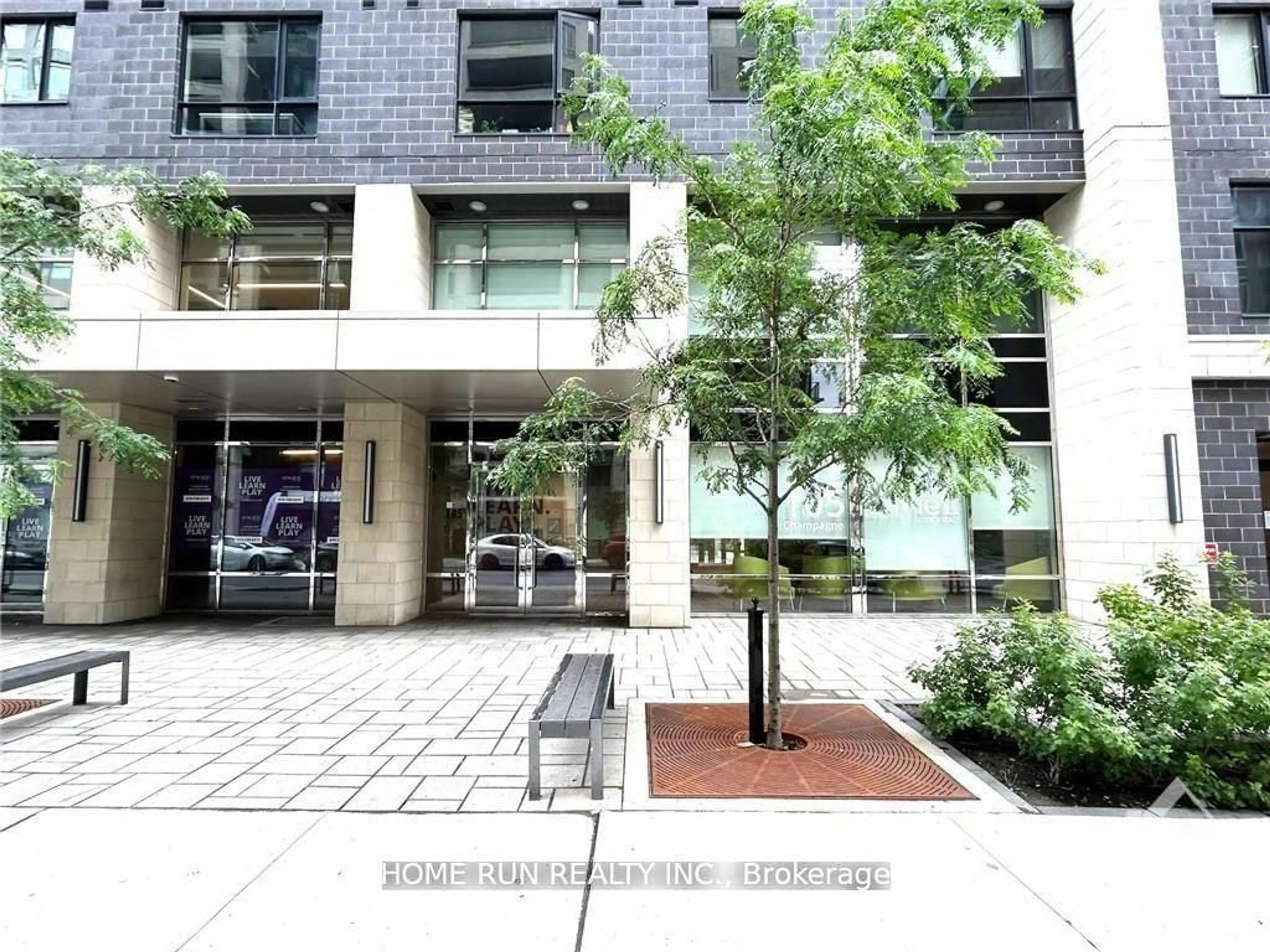 Indoor foyer for 105 CHAMPAGNE Ave #1911, Ottawa Ontario K1S 5E5