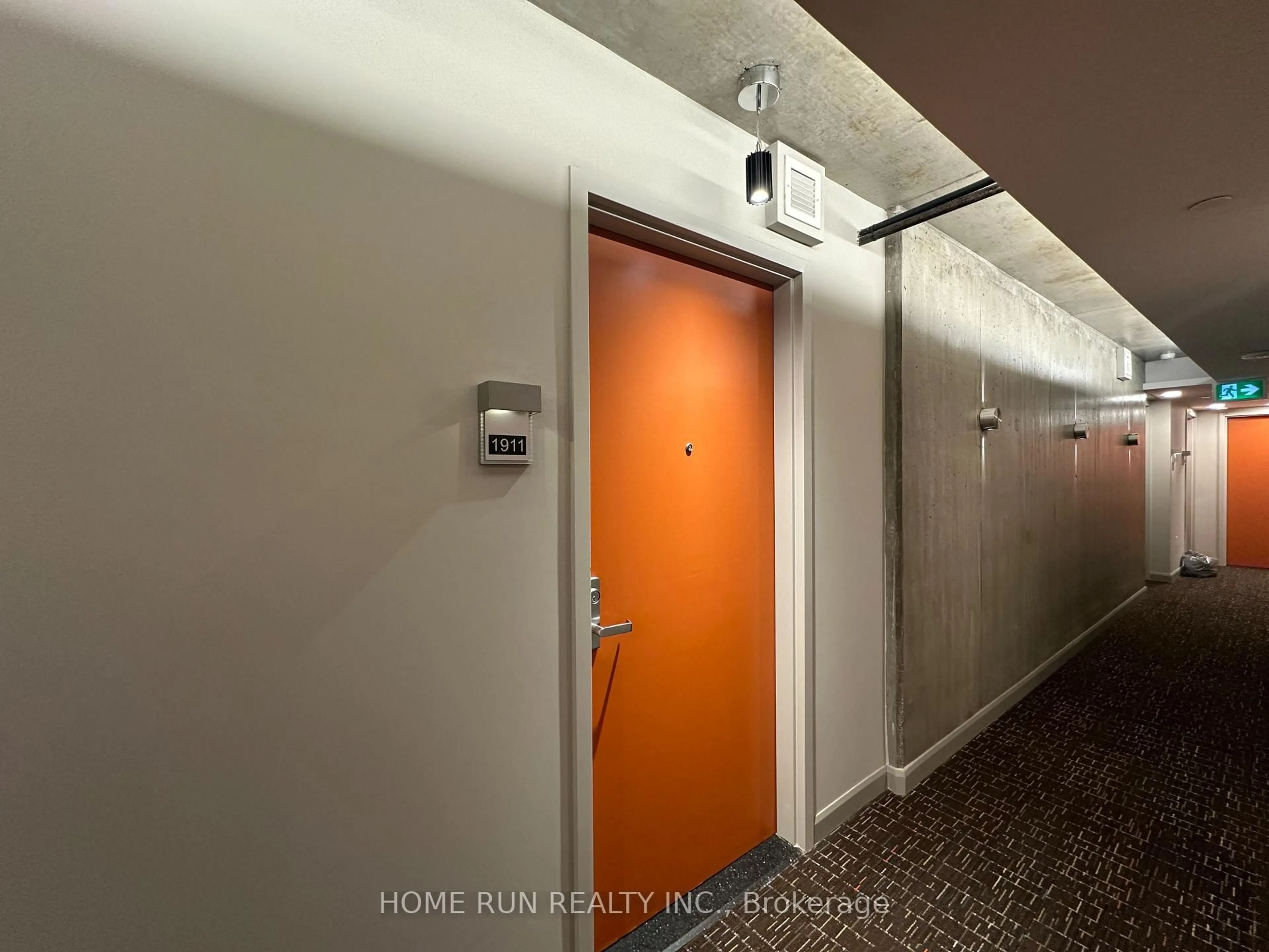 Indoor entryway for 105 CHAMPAGNE Ave #1911, Ottawa Ontario K1S 5E5