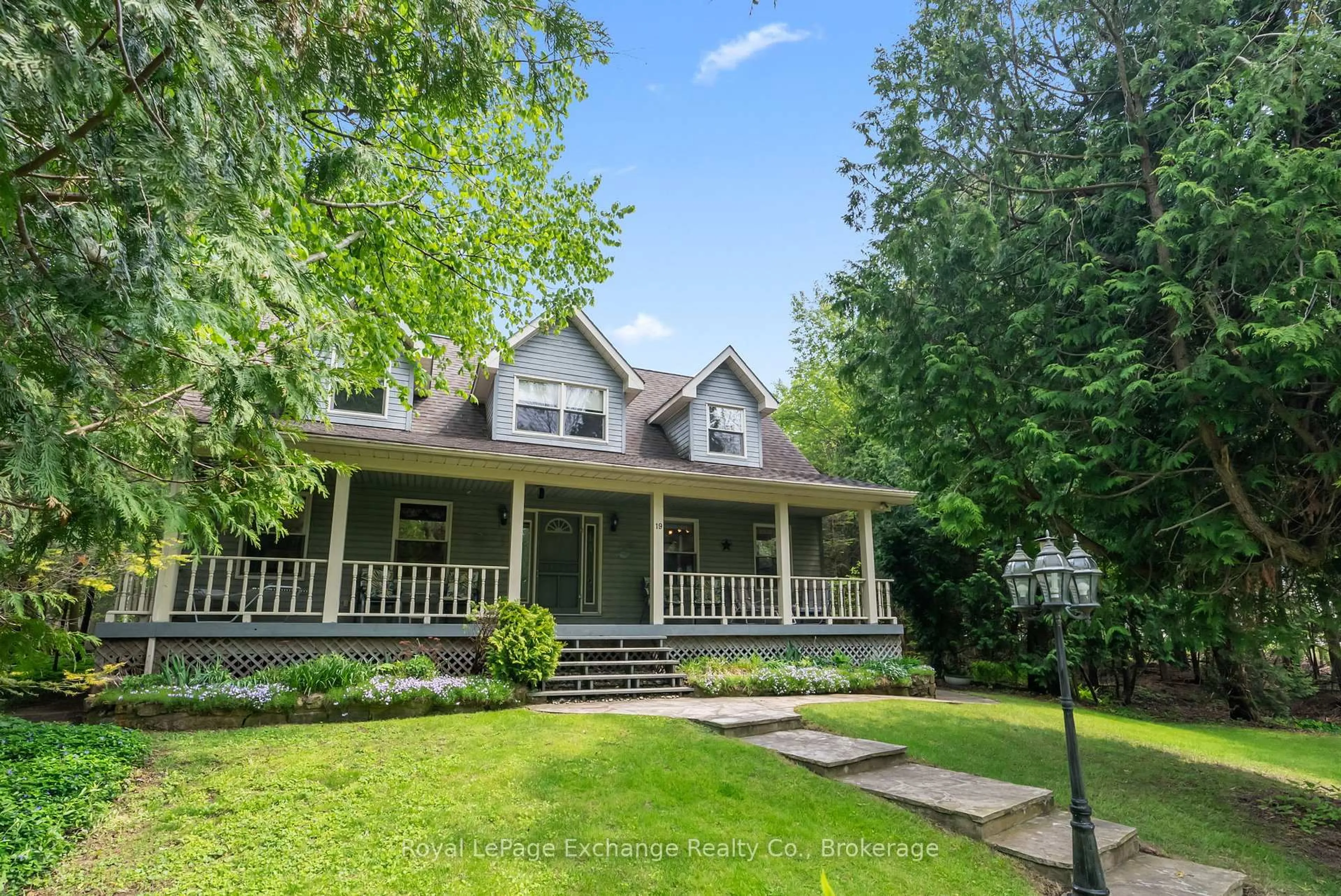 A pic from outside/outdoor area/front of a property/back of a property/a pic from drone, street for 19 Kuehner St, Kincardine Ontario N0G 2T0