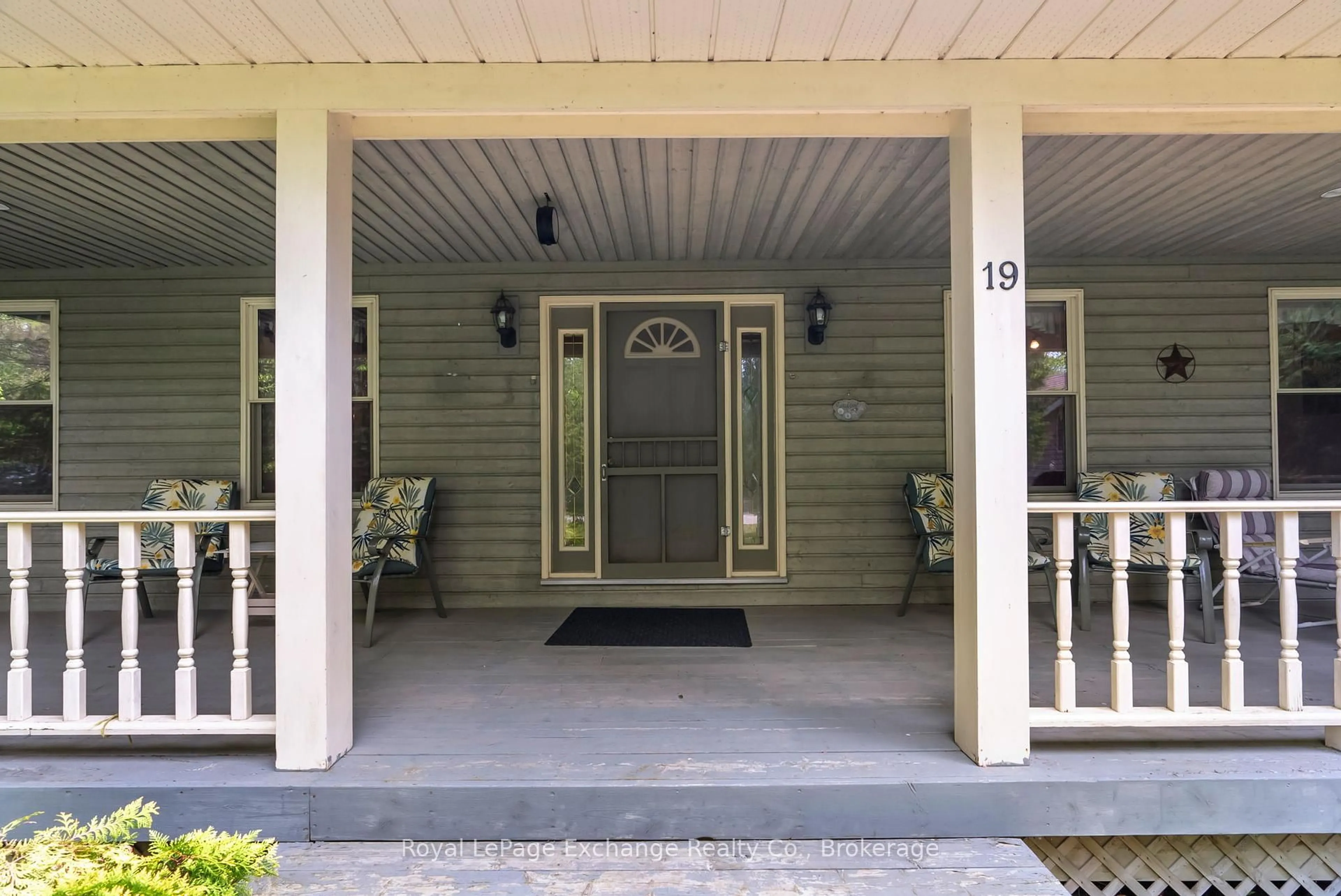 Indoor entryway for 19 Kuehner St, Kincardine Ontario N0G 2T0