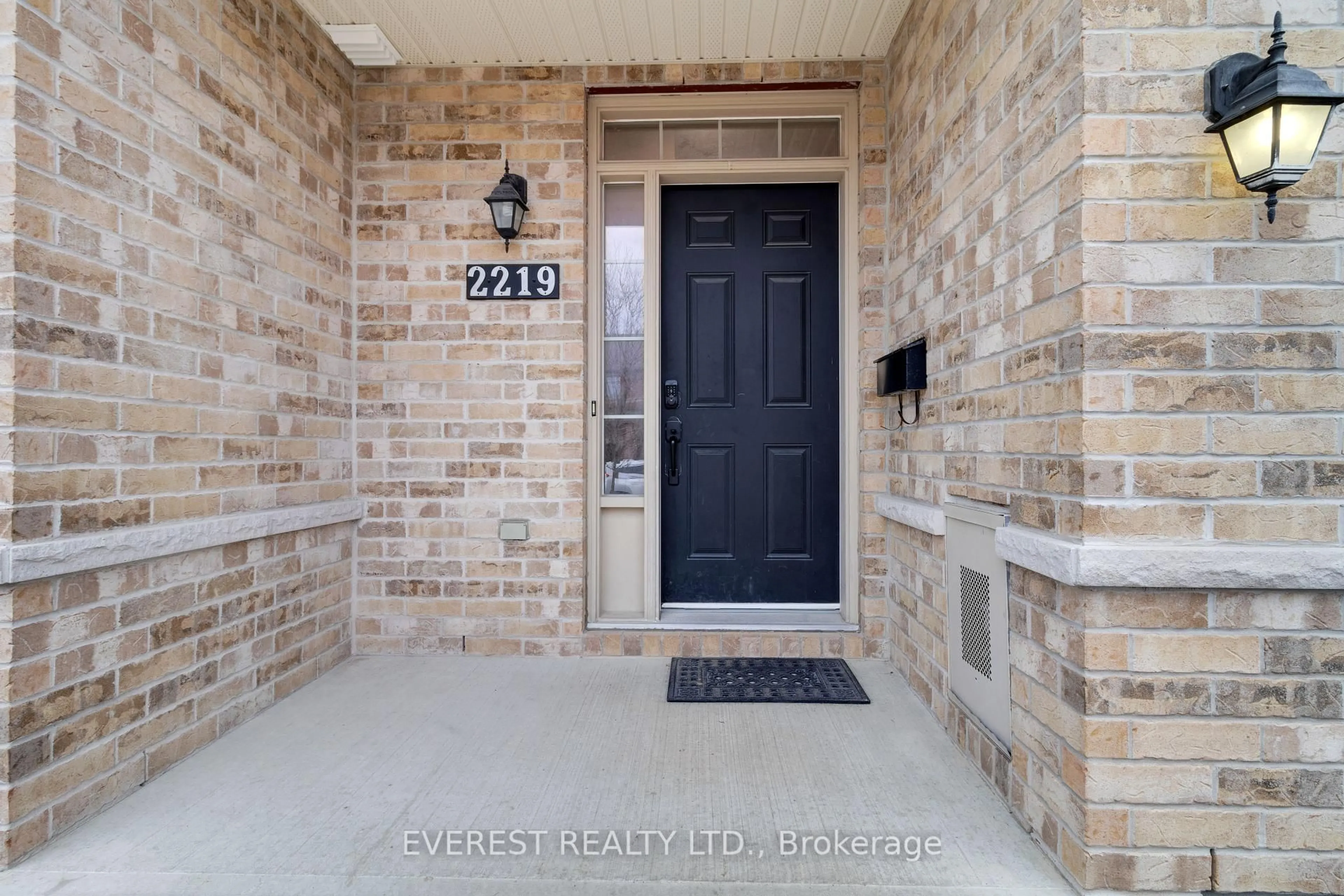 Indoor entryway for 2219 Angelica Ave, Orleans Ontario K4A 0S7