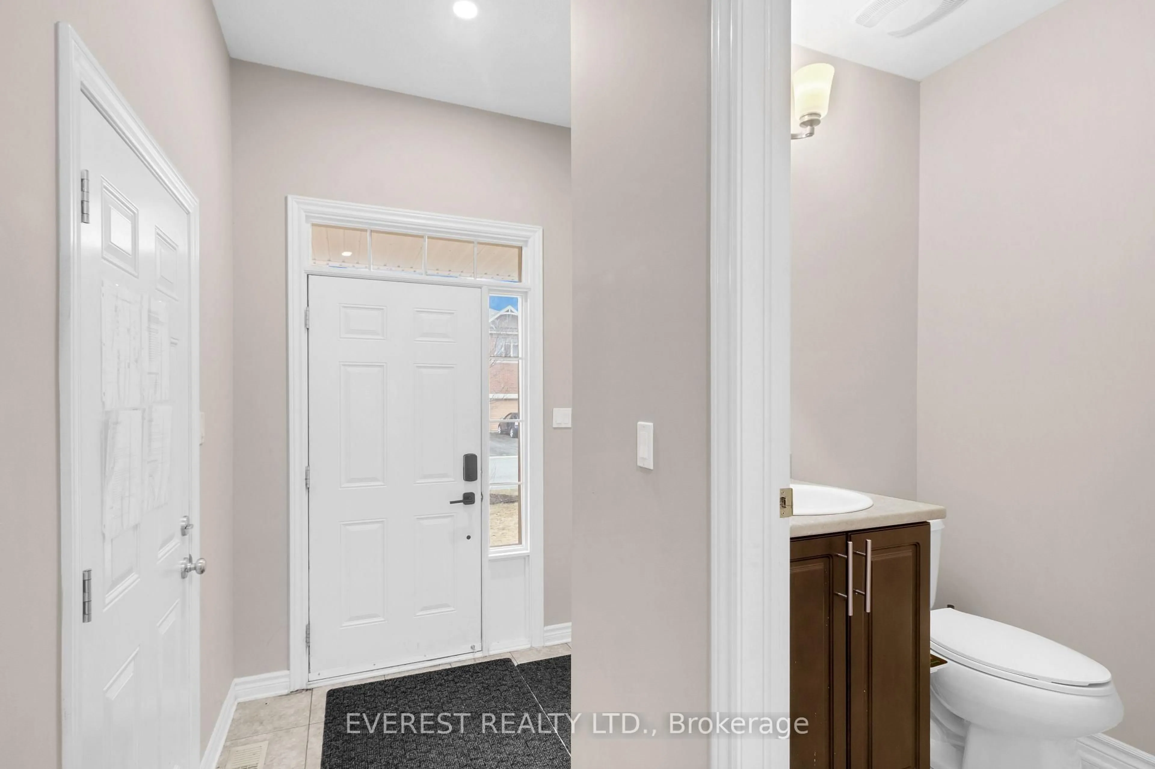 Indoor entryway for 2219 Angelica Ave, Orleans Ontario K4A 0S7